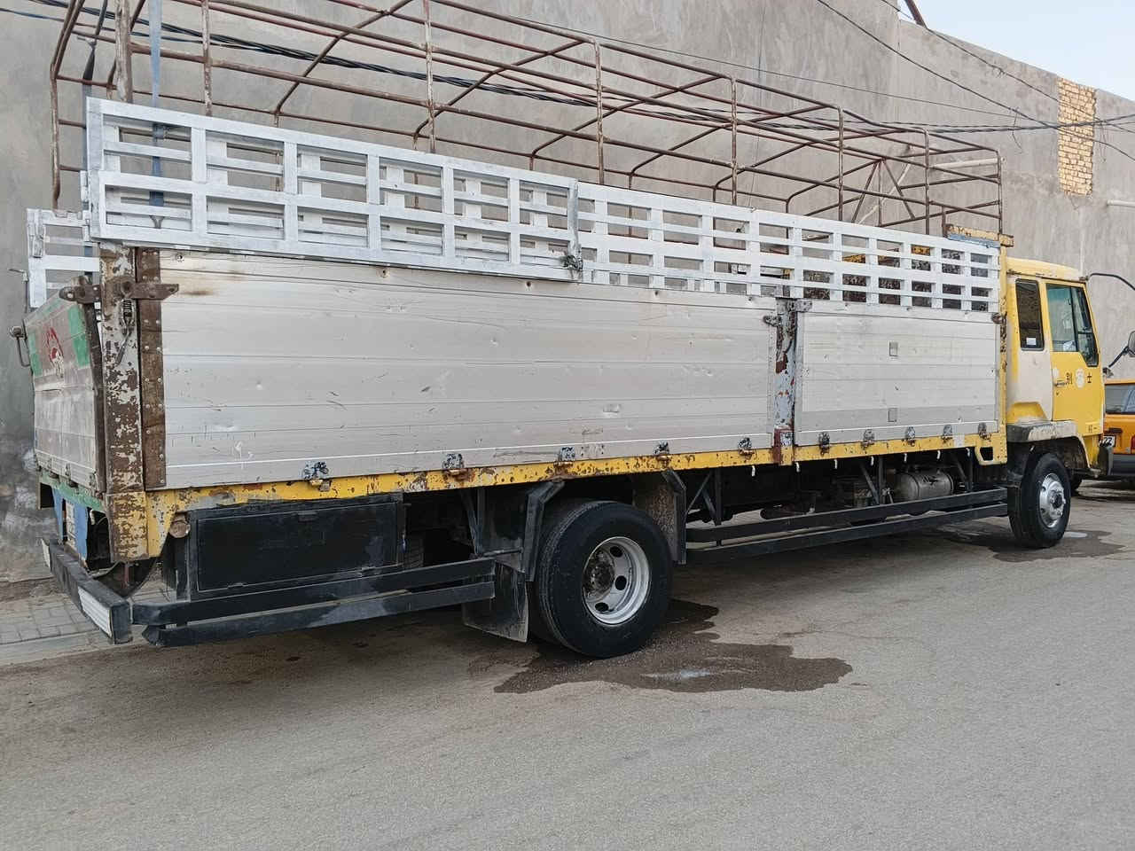 فوزه مربع قادسيه انكليزي بسمي شاصي 6وربع بلاد مكينه 14سوبر
تخم تاير 17ونص جاهزة مكينه وكير وحداديه كهربائيات كلهة شغاله مكاني ديوانيه 
سعرهة 100وبيهة مجال 
***********
