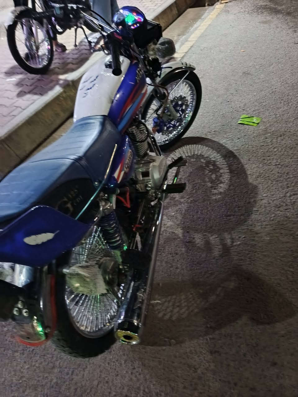 نامي برو ٢٤ خمسه گير محرك ١٥٠ لبييع 
السعر ٦٥٠ وبي مجال شي قليل 

***********
