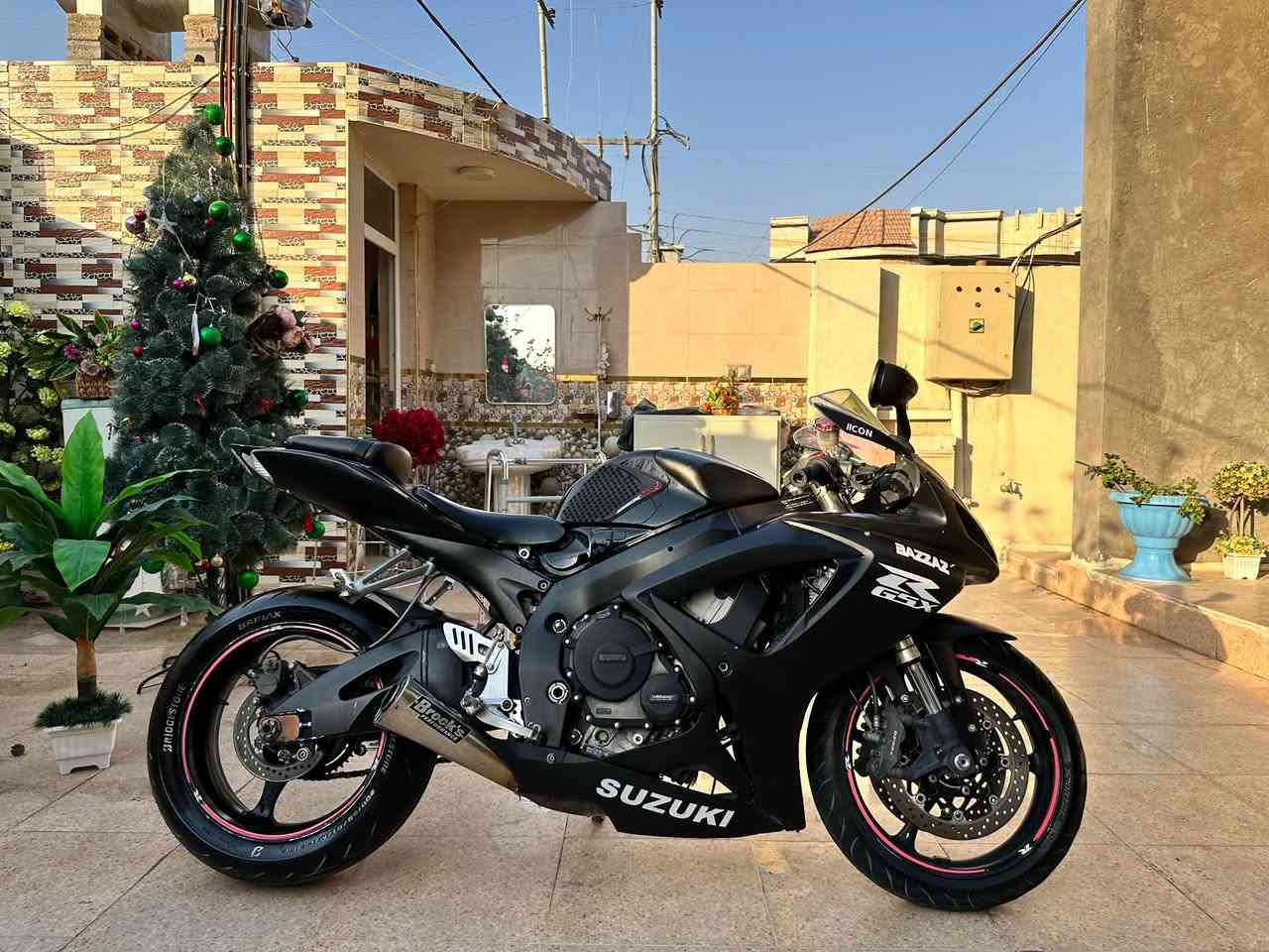 عليها برمجه 3 مودات مكينه ناعمه وتخبل شلعتها تشك الكاع اول ثاني ثالث شرط بطناش ماشيه 62 الف كيلو الدراجه اكفلها كفاله عامه من ناحية المحرك والكير سعرها 34 ورقه مكانها اللانبار الرمادي الدراجه 
رقم تواصل : ***********
