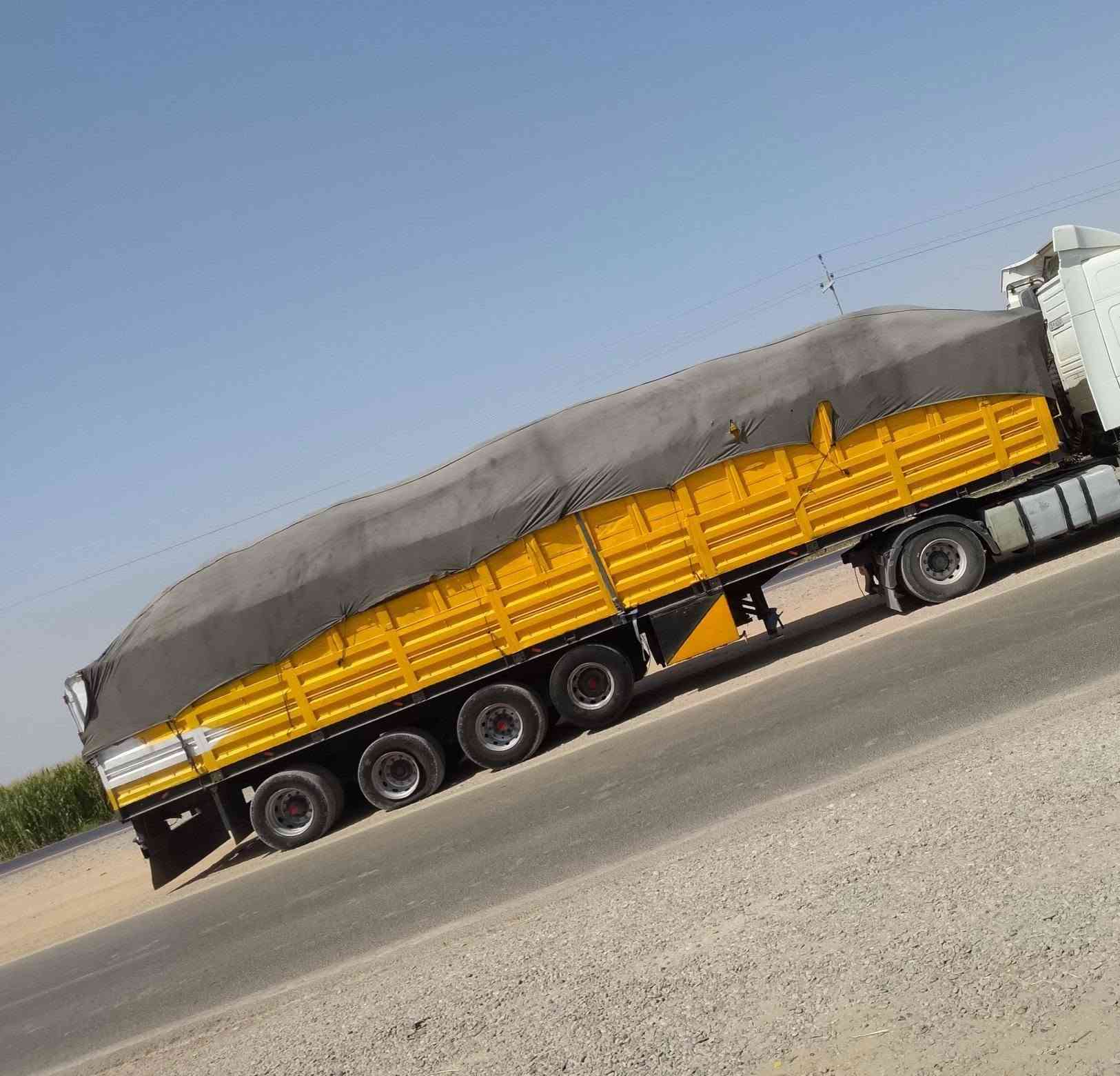 السلام وعليكم عربانه للبيع اربع محاور دبل تاير نص عمر تايراته ثلاث دناكير سبرنك والرابع جوبلس دناكير ثنين مربع وثنين مدوور كل عيب مابيها كهربايات منضومه هوة كامله بلحنطه تشيل 50 طوله 12ونص والرتفاع اجناب 175 +مطبخ ثلاجه كامله السعر اتصل الرقم *********** ) الاعرف مو شراي لايعلق
