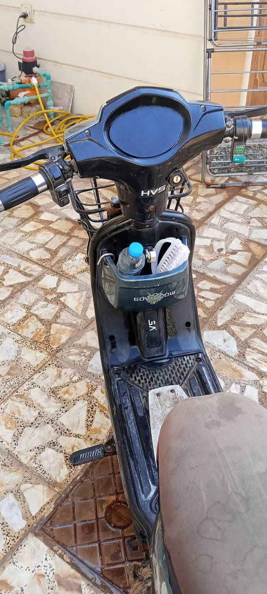 سلام عليكم من رخصت مدير الكروب 
دراجه شحن  بطاريات شادهن قبل شهرين 

سعر 450وبيه مجال حك الجيه 

دراجه نضيفه بس الكشن اسوي تعبان ومغلف 

البصرة ***********
