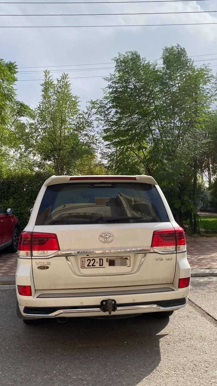 لاندكروزر VXE • ٢٠١٨ • ٧٠٠٠٠ كم