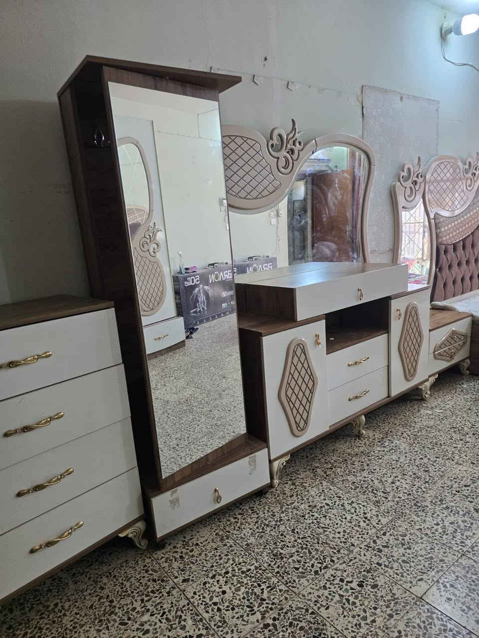 السلام عليكم 
غرفه للبيع ~ استعمال قليل 
للاستفسار ~ التواصل على الرقم *فقط
📞 ***********
