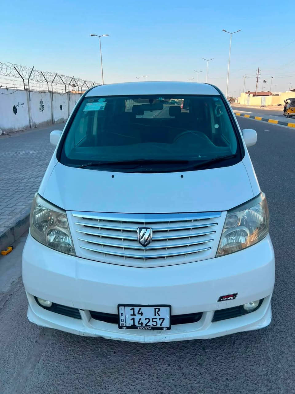 السلام عليكم للبيع تيوتا الفارد مديل2002 اصل تحويل بي وقت رقم بصره نكليزي بسمي سنويه مجدد لل30  سياره كفاله من الضربه والكص ومكفوله من جميع الاصوليات مكينه 6 سلندر جاهزه مكينه كير تخم تاير نقصه بس كمبريسر تبريد سياره حلوه وجديده مواصفاته 7 راكب تبريد 3 قطع شاشه تحكم ستيرن حساسات كرستال لايت وبك لايت لايتات زنون داخل اسود السعر 100اوبيه مجال بكاني بصره حي الحسين هـ ***********
