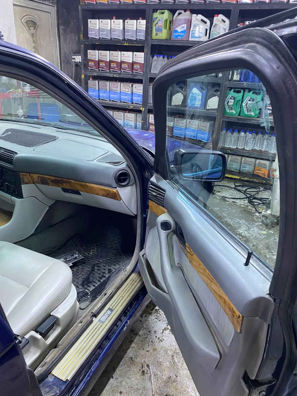 سلام عليكم سياره للبيع بي ام 540 v8 اصل بلادي موديل ١٩٩٤
مكينه جديد كير جديد ضفيره وعقل جديد السياره مشاءلله مناقصها شي السعر ٧٥ وبيها مجال للشراي السياره بلاديه جارده مابيها قطره صبغ رقم بغداد تحويل ثاني يوم 
التواصل ع الرقم ***********
