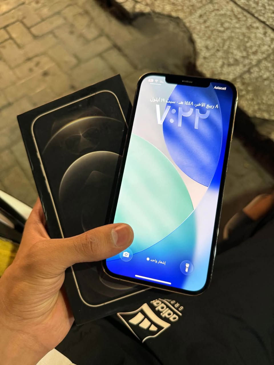 يع آيفون 12 برو ماكس 📱
ماستر شرق اوسط ويا الكارتون وكيبل             
 وألوان الذهبي المميز شخط ما بي 
والجهاز نظيف كلش  وكلشي موضح  بالصور

🔹 الذاكرة 256GB

🔋 البطارية أصلية من Apple 100% مبدله

⚠️ تنويه مهم:
كلشي موضح بالصوره البطاريه تقره غير معرف بس اصلي ✅
💰 السعر 450الف وبي مجال حك الجيه 
 المكان بغداد. 

📞 *********** واتساب موجود

نص مكتوب في الصور:
- حول الاسم علوش إِصدار iOS 26.6.1 اسم الطراز iPhone 12 Pro Max رقم الطراز MGC63CH/A الرقم التسلسلی G0NF23ZT0D5L انتهت صلاحية التغطية سجل تاريخ القطع والخدمة الأغاني الفيديوهات ٦٢٠ الصور ١,٥٨١ التطبيقات ٤٤ السعة ٢٥٦ غ.ب. متوفرة ٦٩,١٨ غ.ب.
- حالة البطارية والشحن رسالة مهمة حول البطارية غير قادر على التحقق من أن هذا الـ iPhone يحتوي على بطارية أصلية من Apple. قد لا تكون التفاصيل الواردة من هذه البطارية دقيقة. لمعرفة المزيد الحد الأقصى للقدرة ١٠٠٪ هذا قياس لقدرة البطارية مقارنة بقدرتها عندما كانت جديدة. قد تتسبب القدرة المنخفضة بتقليل ساعات الاستخدام بين عملية الشحن والأخرى. أقصى قدرة للأداء الـ iPhone غير قادر على تحديد عمر البطارية. شحن البطارية المحسن للحد من استنزاف عمر البطارية، يتعلم الـ iPhone من عادات الشحن اليومية، بحيث ينتظر ولا يتجاوز ٨٠٪ حتى يحين موعد حاجتك إلى استخدامه.
- ٧:١٨ القطع والخدمة تجمع Apple سجل تاريخ القطع والخدمة، وهذا السجل يعرض معلومات عن هذا الـ iPhone وحالته وتفاصيل إصلاحه. معرفة المزيد... سجل تاريخ الخدمة البطارية غير معروف