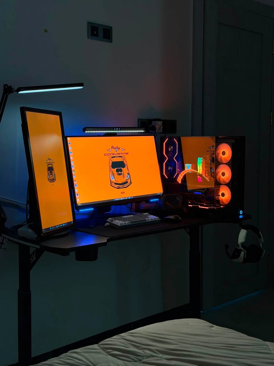 سلام عليكم تجميعتي للبيع 🧡
مواصفاته :
كرت شاشة:   RTX 4070 TI GIGABYTE GAMING OC 

المعالج: INTEL CORE I7 13700kf

المذربورد: MSI Z790 PRO TITANIUM

الرامات: T FORCE DDR5 32 GB (2*16) 6000

التخزين: LEXAR SSD M.2 1TP + 512GB NM620

الباورسبلاي: PSU DEEPCOOL 850W GOLD 

المبرد: Thermalright Frozen Warframe ULTRA 360 ARGB Black(شاشة)

الكيس: GameMax Vista BK (Black) Panoramic Glass+ ARGB Extension Cable

التجميعة قويه كلش واداءه خرافي 
تشغل 4k على اعلى اعدادات وتنطيك بين 85-110 فريم بمختلف الالعاب القوية🧡

🛑
سعر الكيس : (مليونين و500 الف)

ملحقات اضافية : 
 •شاشة سامسونك g7 28 inch
4k ips 144hz 

* شاشة لينوفو بدقة ful hd 
* كيبورد ريد دراكون 
* سماعات محيطية شركة كورسير 
* جويستك بلي 5 اصلي 
* 2 جويستك بلي 4 اصلي مع حافظات 
* يو بي اس اون لاين 1kv ضمان سنه مستخدم اسبوع 
* كرسي كيمنك مستعمل قليل جداً مريح وماركة 
* ميز كيمنك قياس 140 في 60 باضاءة ليد جانبية وتكدر تتحكم بارتفاعه يدوياً 
* اضاءه سيت اب فوق الشاشه 
* اضاءه سيت اب عامودية متحركة تتركب بالميز 
* ملحقات اضافية خاصه بلاضاءه 

سعر كامل التجميعه مع الملحقات ((3 ملاين و800 الف ))

كل كراتين التجميعة موجودة 
وايضاً الملحقات بيها كراتينها حتى الكرسي

عنواني النجف 
***********
