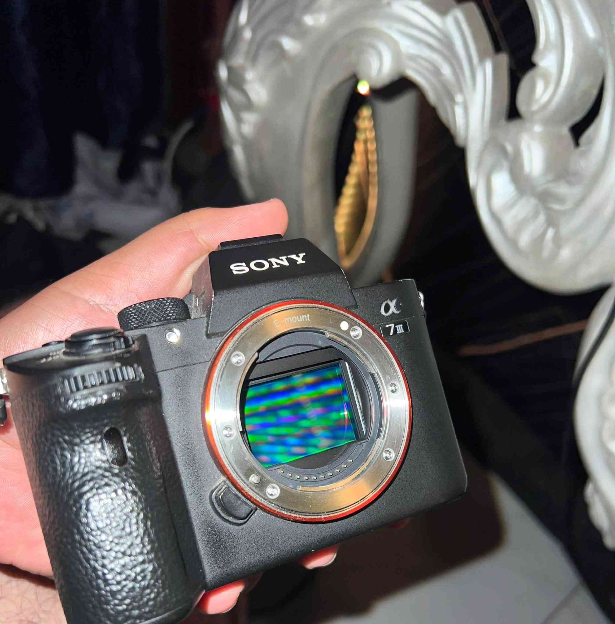 للبيع: الكاميرة الأسطورية Sony A7 III  فقط بدي جسم
للبيع كاميرة Sony Alpha 7 III غنية عن التعريف، غنية عن المدح بالأداء والسعر. الكاميرة نظيفة كلش (استخدام شخصي وكلش كلش قليل  ومحافظ عليها بعناية تامة). خيار مثالي لكل المصورين وصناع المحتوى اللي يبحثون عن الاحترافية بالجودة والأداء.

مستشعر Full-Frame بدقة 24.2 ميجابكسل (BSI CMOS) ينطي تفاصيل حادة وألوان طبيعية وسامعة

أداء ممتاز جداً بالإضاءة الضعيفة (Low Light) بفضل الأيزو الواسع والثابت

اخت الجديدة ابد استعمال كلش قليل 

السعر مليون و٢٥٠ فقط بدي رجائاً لحد يكسر بالسعر فقط الجاد بيها مجال اله 
المكان بغداد السيدية 

***********
