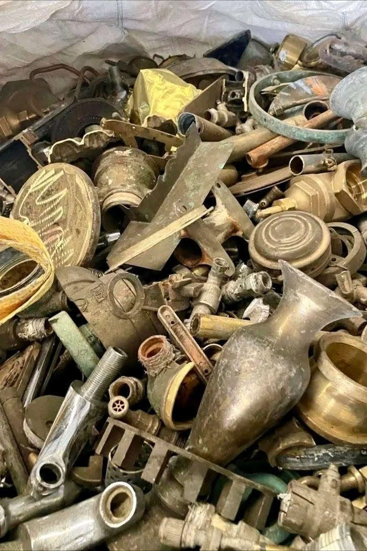 ناخذ+حديد+اوزان+ثقيله+سكراب+أي+شي+عندك+ناخذه+والبيع++بنص+..+يوجد++معمل+استلام+حديد+في+كركوك..
الاتصال+
*********** كركوك, العراق

نص مكتوب في الصور:
- +٣
- CAMON 30 23mm f/1.8 1/50s ISO338