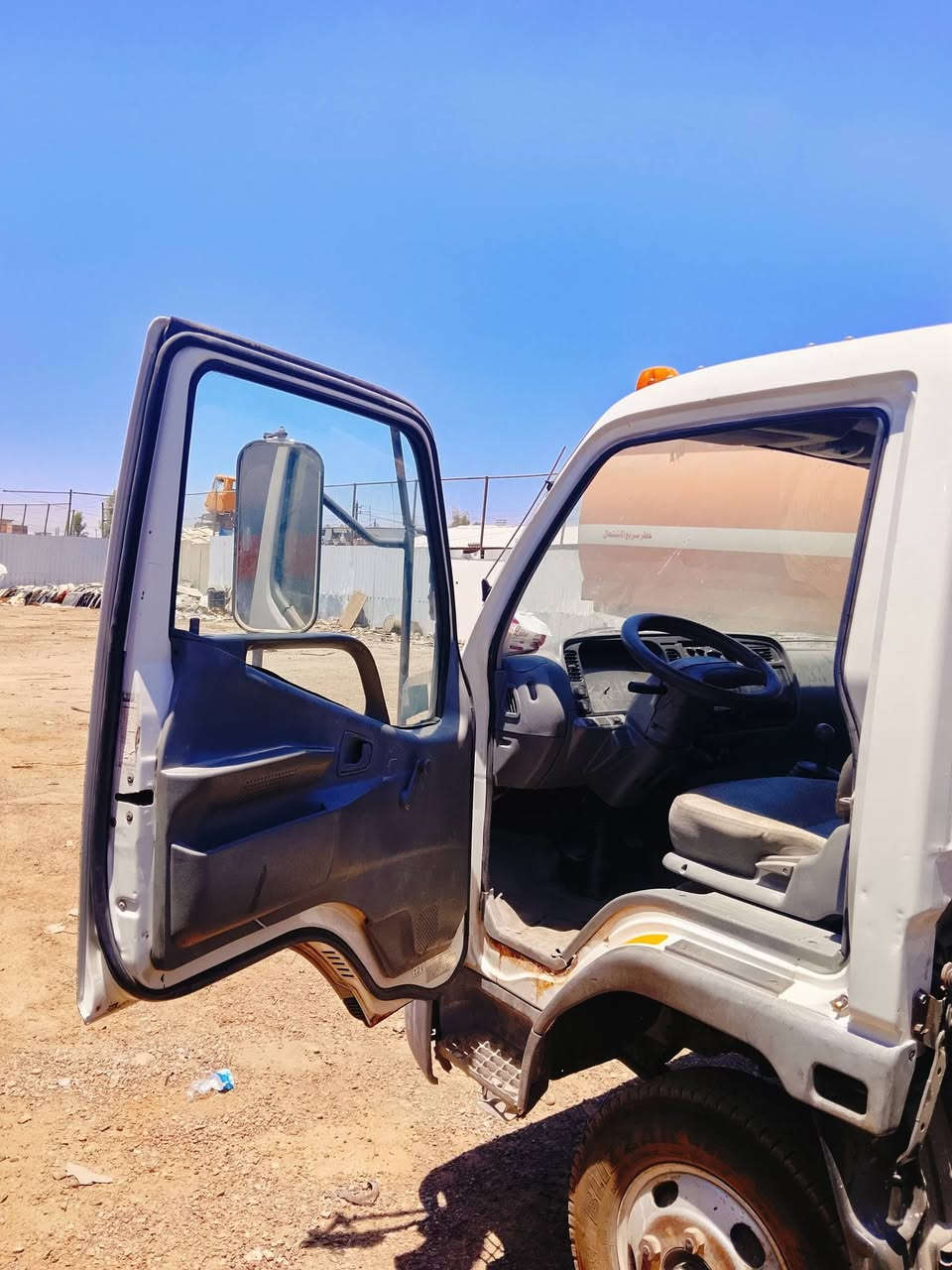 للبيع سيارة كرين سطحية رقم بغداد باسمي تحويل للستفسار انتصال ***********
