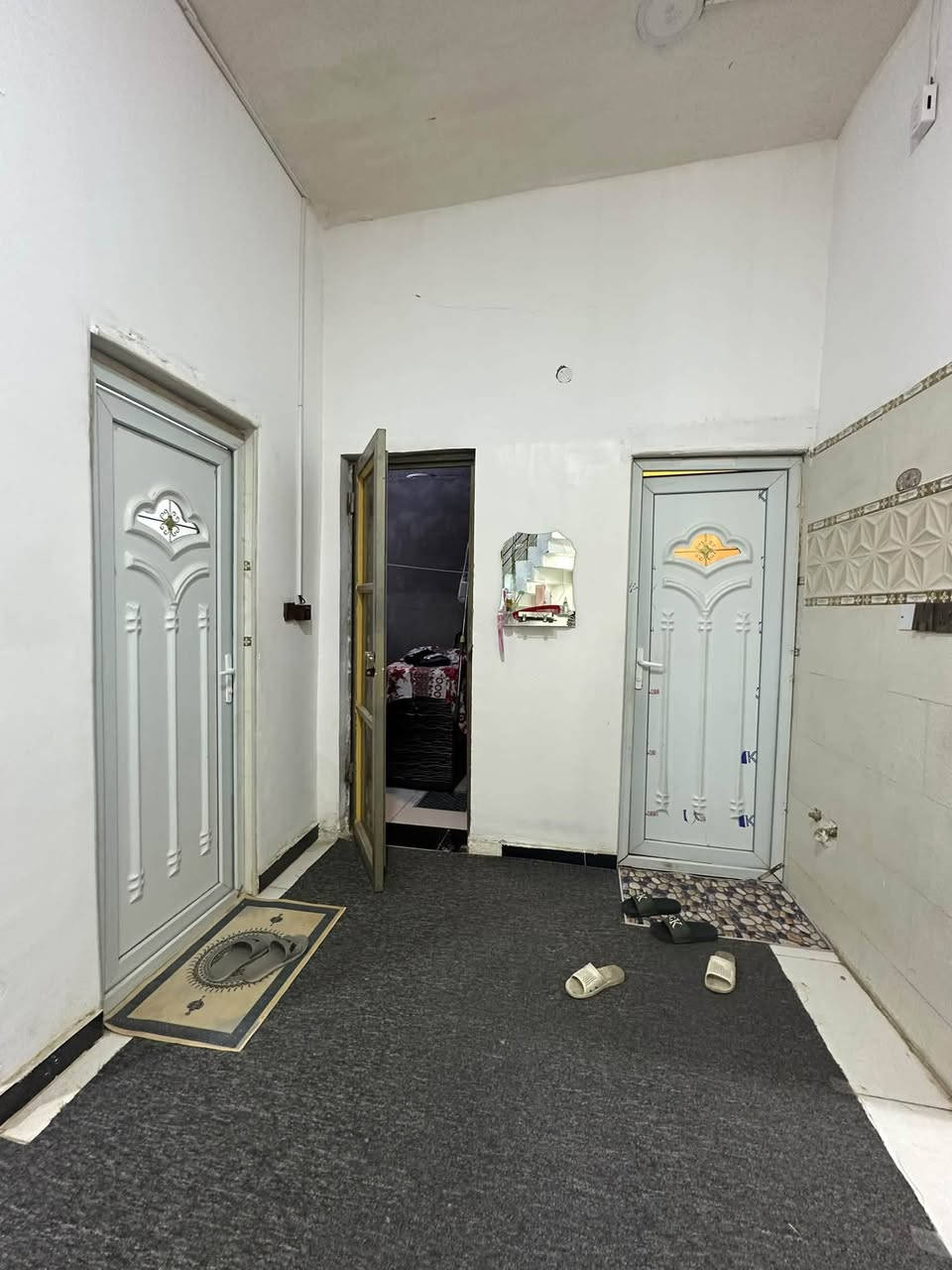 للبيع بيت طابقين بناء طابوك حمدان روميه
مساحه215متر طابو عراقي ملك صرف
وبسعر160مليون ***********📞
