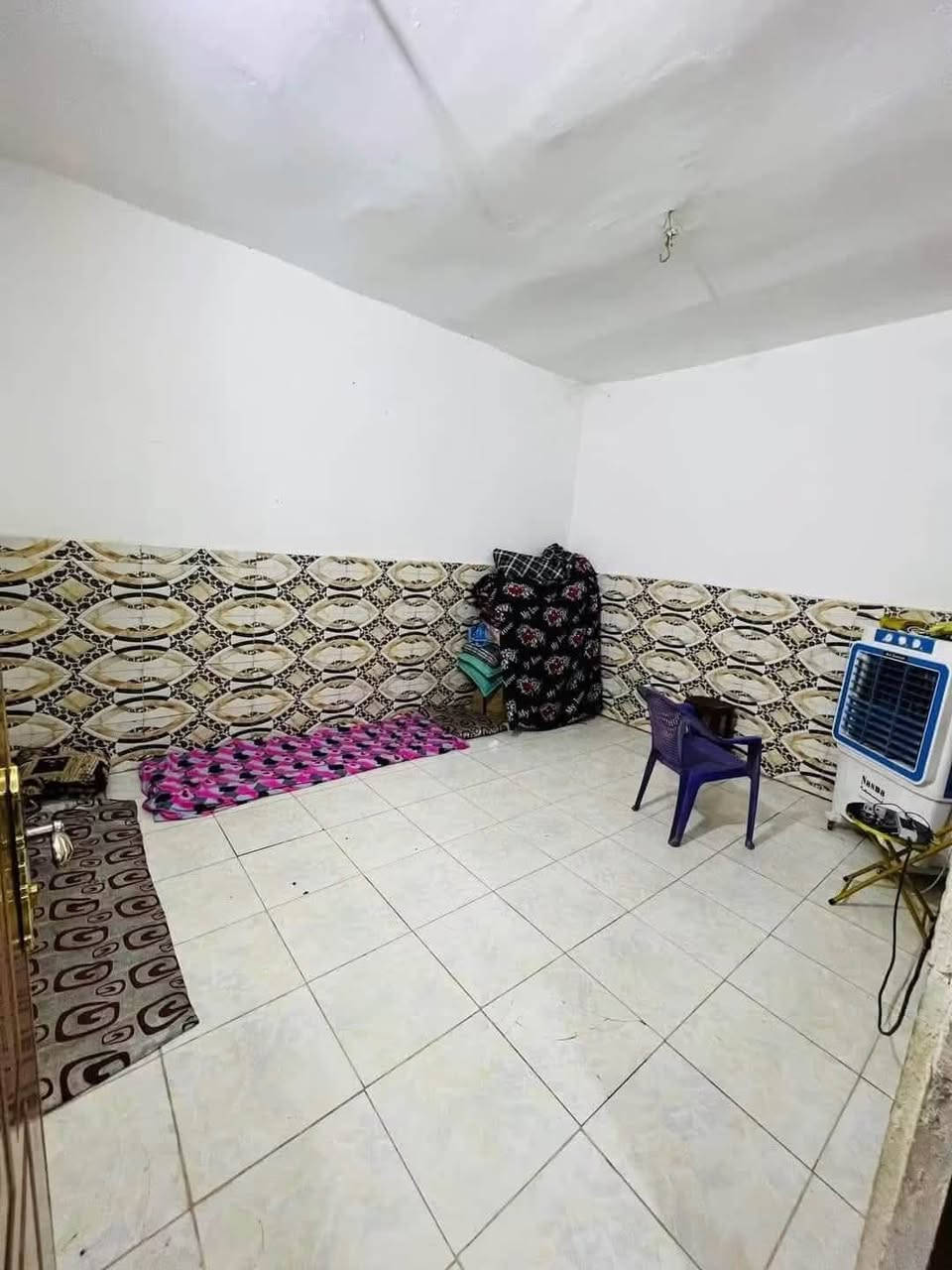 بيت للبيع 47 متر .. طابو صرف

حي ميسان .. قطاع 35 ... شارع 10

يحتوي على طابقين

الطابق الاول : غرفة .. وصالة .. ومطبخ .. ومكشوفة
وصحيات داخلية وخارجية .. وطارمة

الطابق الثاني : غرفة .. وصالة

السعر 55 مع المجال 

للاستفسار *********** مكتب القلعة للعقارات
