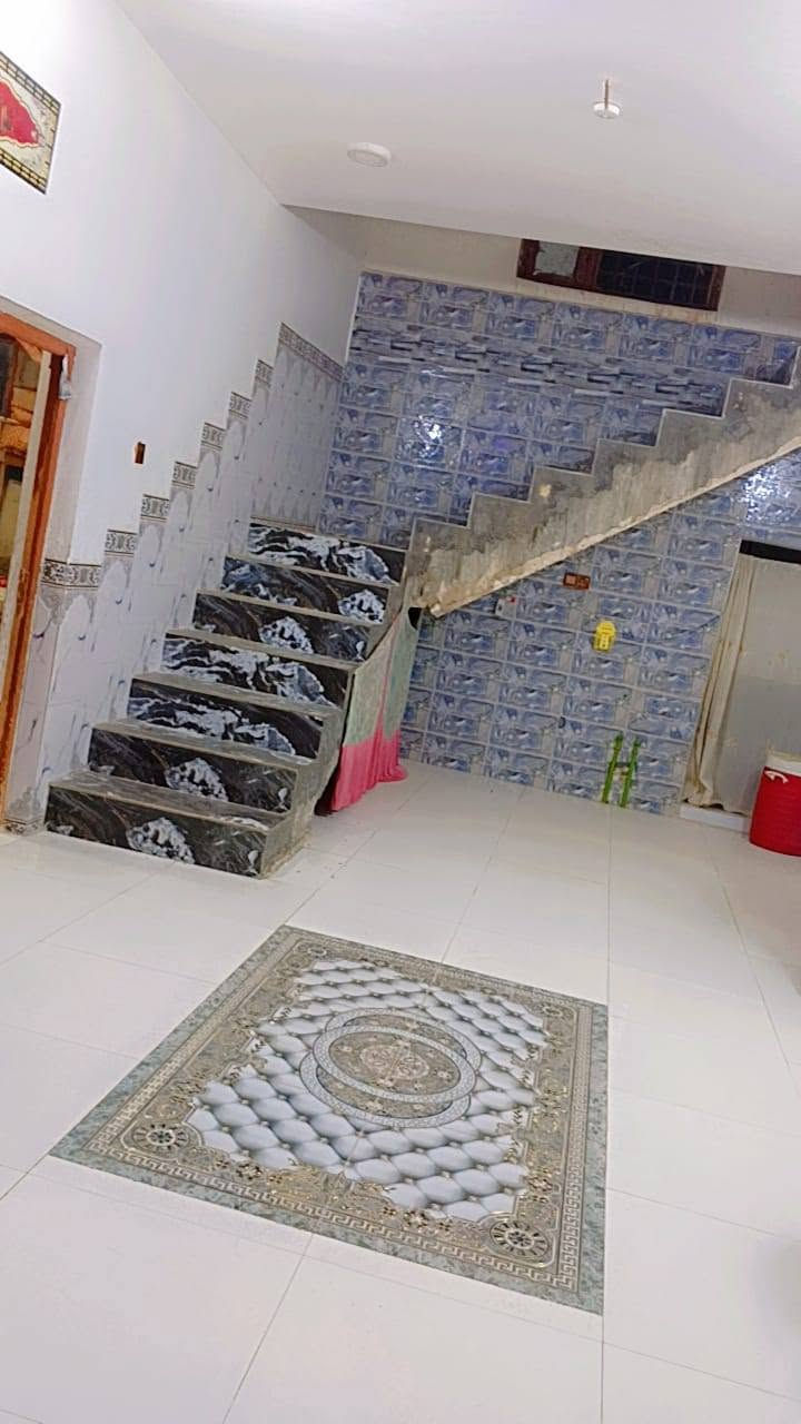 بيت للبيع طابو صرف
بناء جديد كونكريت
 مساحتة الكلية 650
مساحة البناء 250
يتكون من صالة 10 امتار
وغرفة عدد2
ومطبخ 2 بارد وحار
وحمام داخلي وخارجي
وصحيات خارجية
العنوان منطقة ال سليم
للاستفسار الاتصال على الرقم ***********
