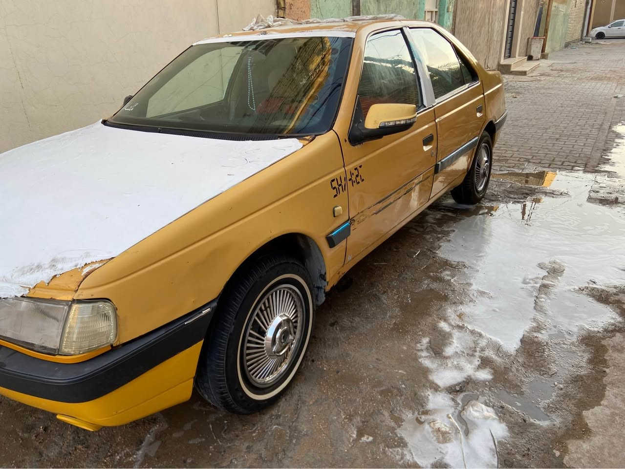 بيجو ٤٠٥ لون اصفر رقم نجف ابيع بدون راعي عليه غير متواجد على فيس فقط واتساب سعر ٢٠ وبيه مجال *********** النجف, العراق
