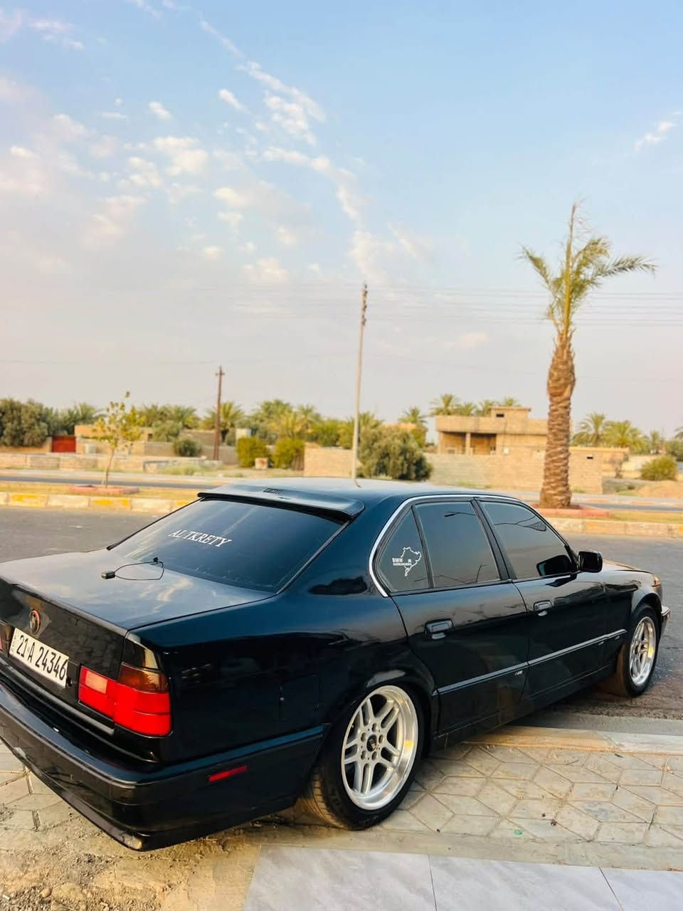 للبيع بيم دبليو
موديل 90 فول 1/1
رقم سليماينه دولي رقم جديد 
سنويه وهزه جديد
حجم 525 مسكر فانوس 
محرك كير صدر كلها شرط 
كير وتماتيك + كير عادي 
كهربائات كلها شغاله 
السياره بعدها على وضع الشركه 
السياره داخل وخارج فول نضافه 
السعر 63وبيها مجال 
***********

