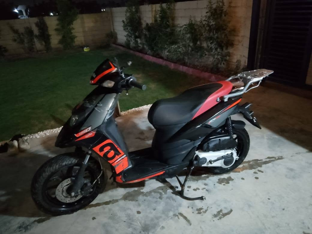 دراجه إيطالي ابرايل مكينه 150 cc
نظيفه حيل بيها شخوط بسيطه بالكفر واضحه بالصورة 

رقم اربيل تحويل ثاني يوم
سعرها 2 وبيها مجال  مكاني زعفرانيه - جادريه

*********** اتصل واتساب
