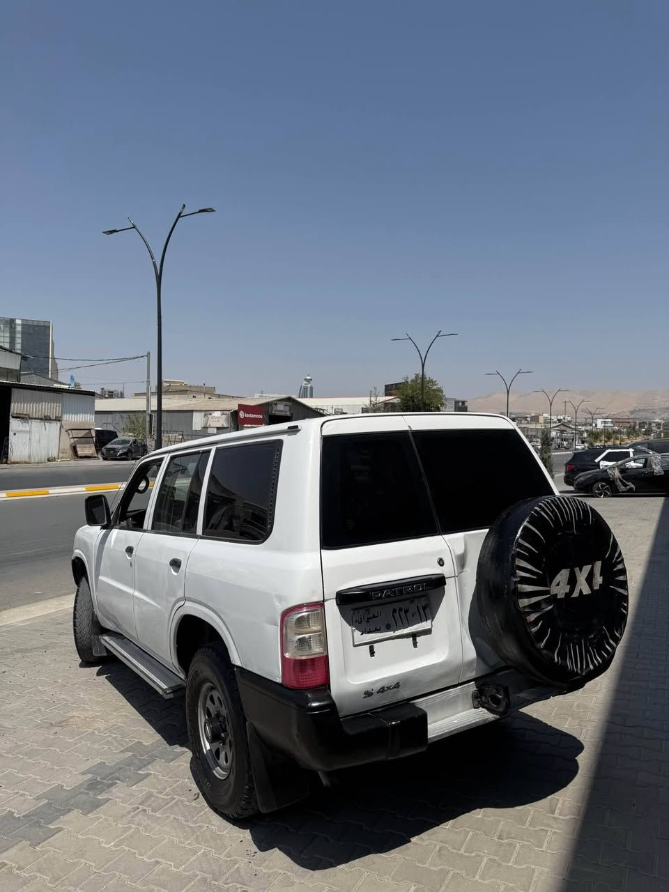 نیسان پاترۆڵ ٢٠٠٢
موحەسەن 
ئاڕمی پلاستیکی سلێمانی 
گێڕو مەکینە بەشەرت 
دەبڵئەکسل مەزبوت بەشەرت
کارەبایات کامل مەزبووت 
٥ پارچەی بۆیاخە 
سەقفو شانی بۆیاخ نیە دەعمی قورسی نیە 
زۆر تنو تۆڵو بێکێشەیە 
نرخ ٥٧ گەڵاو معامەلەیەکی کەم 
***********
*********** السليمانية, العراق
