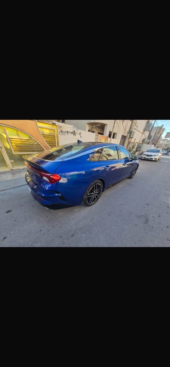 السلام عليكم
للبيع K5 موديل 2022 GT تيربو فول مواصفات
مواصفاتها 
مكينه 2500 تيربو

بك لايت LED

أشاير بالمري 

بانوراما 
ترحيب عند الاقتراب واناره باليدات
تشغيل عن بعد  بالبصمة
رادارات محيطيه امامي خلفي جانبي 
بريك تلقائي 
بيهىوضع الهدوء اثناء الاتصال 
شاشه كبيرة 
بيه سستم صوت مضخم وانارة داخليه مشدوده من امريكيا 
قياده ذاتيه 
توقف ذاتي 
بريك امامي ومانع تصادم تلقائي
بريك خلفي تلقائي في حاله الرجوع للخلف ووجود حركة مفاجئة
تحديد مسار  
مثبت سرعه
شاشة اعطال  
هندبريك بصمه 

٤ وضعيات قياده ( بيه وضعيه السبورت بلص تحول السيارة طياره بالانطلاقيه)

شحن لاسلكي 

اوتو هولد 

كرسي السائق كهربائي جلد 

تدفئة مقاعد إماميه 

سماعات + مضخم صوت  

داخل اسود جلد مختم GT  

وباقي المواصفات معروفه 

ماشيه 74 ألف كيلو

حادثه بالمازدة اليسرة  يعني طارف الجاملغ والبنيد و مبدلات 
الباب خلف السائق بيه بارد
الباب الي خلف السكن بيه شخط صغير و خفيف ومكحل وصورته بالمنشور واكو طخه خفيفه على كد ٤ اصابع خلف الباب مبينه بالصور 
السيارة كله ليبل واحد حتى الدعاميه الخلفية ،ماعدا القطعتين 
مكفوله من الشواصي واللغود 
كير مكينه كله بلادي  
صور الحادث بالمنشور
رقم السياره بغداد باسمي تحويل ثاني يوم 
ومكان السيارة بغداد
السعر 174 وبيه مجال 

للتواصل ***********
