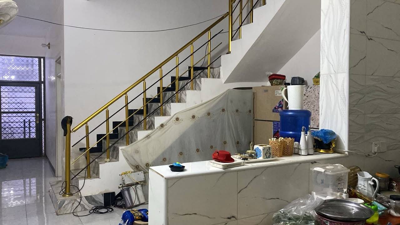 بيت للبيع
١٠٠م حي دوانم المعمل طابقين ٢ حمام + حمام خارجي 
٢ غرفة واستقبال وموزع كبير السعر ٦٢ مليون
للاستفسار الاتصال على الرقم
***********
