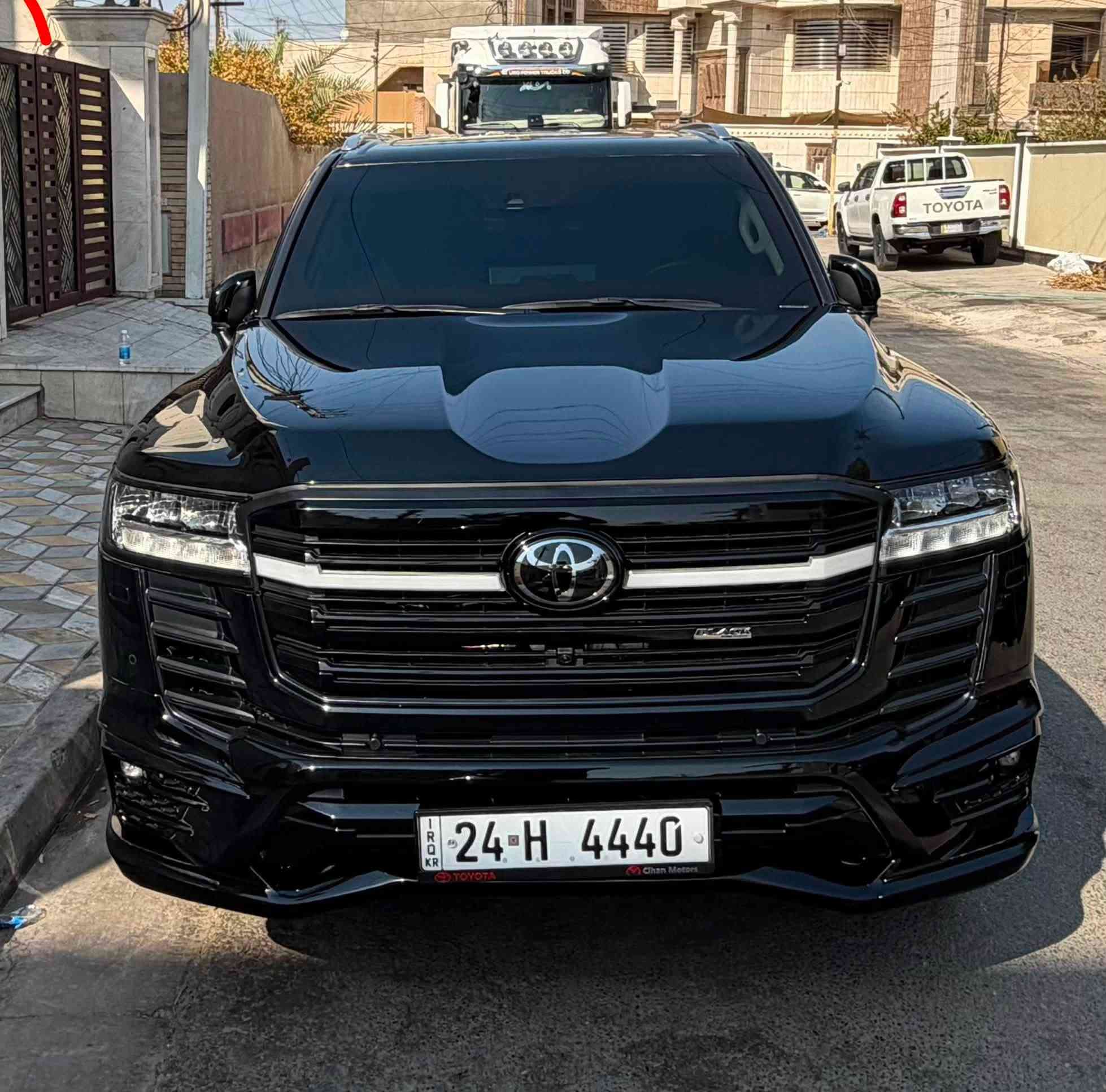 لاندكروز  مصفحه  B6 + ) 2025 ) فئة⚡️Twin Turbo GXR 

للاستفسار  : ‭***********‬

بانزين    /  قيادة كئنها غير مصفحه سريعة جداً

فئة :  LIMITED S

فئة : BLACK EDITION 

نضام   TSS

السيارة : مغلفة (  PPF  ) 3M الامريكي ضمان عشر سنوات

الزجاج الامامي ( السائق + الصدر ) ينزل ربع ماطورات USA 

السيارة ماشية  (   3،000   )  يعني زيرو

السيارة SAS  فيها ضمان + 16 تبديله دهن مجاناً وخدمات

اطارات  (Run-Flat) مصفحة USA   ضد العبوات وجميع الرصاص

منظومة حريق الأتوماتيكية 

رقم  مميز      دهوك 

السيارة مصفحة بلكامل vip

في السنوية( مصفحه + مضلله  80‎%‎ ) تحويل ثاني يوم

تصفيح  ضد  ( BKC + العبوات الناسفه + الدورن +  RPG 7 …… ) VIP

ثلاث انظمة قيادة :   Sport.   Normal.   Eco

انارة داخلية   متعددة  لألوان و درجات

تبريد المقاعد

لاسلكي CarPlay

منفذ   HDMI

التحكم على المنحدرات

صندوق كهربائي

مستشعر وقوف

الكاميرا الخلفية

كاميرا الأمامية

كاميرات جانبية

كاميرا 360

بصمة

مثبت هاتف في بصمة التشغيل⚡️

مثبت السرعة

حساس المطر

شاشة  كبيرا

شاشات خلفية

سماعات رأس

مراقبة النقطة العمياء

التحكم التلقائي في درجة الحرارة

نظام فرملة الطوارئ

مقاعد كهربائية

ثلاجة

مصابيح زينون الأمامية

المصابيح الأمامية ليد

نضام  ABS

شاحن لاسلكي

صندوق تبريد

فرامل الوقوف الإلكتروني

نظام الصوت JBL

تحذير من الاصطدام الأمامي

القفل الإلكتروني للمحور الخلفي

نظام التوجيه الكهربائي

منفذ كهرباء  في الصندوق  تكدر اتشغل اي جهاز

توفر حماية قصوى ضد الطلاقات والانفجارات

السيارة تمتاز  :  في (  الهيبه  ،و الجمال   ،و الراحه  ،و الامان ) 

العنوان : بغداد

للاستفسار  : ‭***********‬

