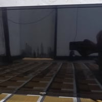 شاشه  للبيع حجمها 32 سمارت انترنت فول  نقصها بس ريمونت شاشه نضيفه بعده...
