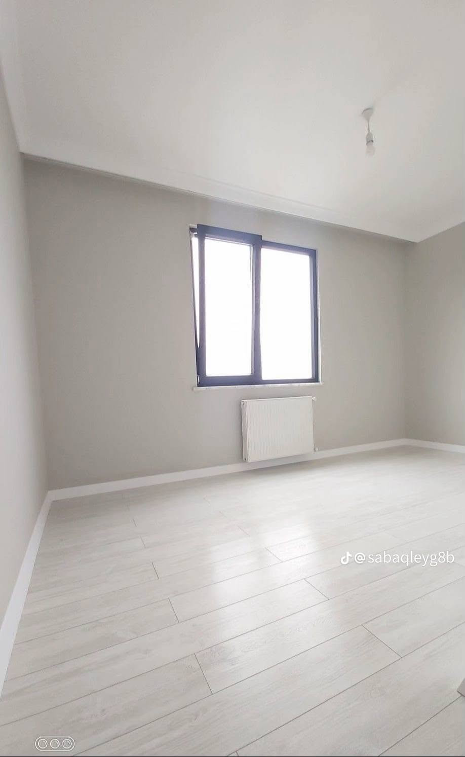سلام عليكم
نشتغل صبغ داخلي وخارجي سعر كل مناطق كركوك اشتغل ***********

نص مكتوب في الصور:
- @abdodecor95
- @sabaqleyg8b