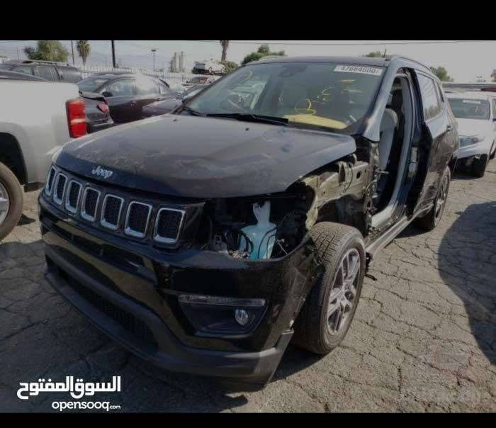 السلام عليكم جيب كومباس لاتيتود
رقم بغداد
موديل 2020 
بصمه وتشغيل عن بعد
كشنات جلد 
سايد بريك دكمة 
نظام انحدار
تحكم ستيرن جهتين 
مكينة 4 سلندر 
فور ويل 4×4
2400 حجم  بانزين عادي
بلوتوث + اوكس
شاشة كار بلي
كامره دوارة
قطعتين تبريد
الحادث موضح في الصوره جاملغ ايسر و باب ايسر بدون دواخل او شواصي او لغود و يوجد كلير في الباب الخلفي الايسر 
السياره جداً معتنين بيها و ابد ما متعوبه بانزين محسن تبديل دهن بوقته 
سعرها 125 وبيها مجال للطيبين
مكاني بغداد / حي اور 
رقمي ***********
