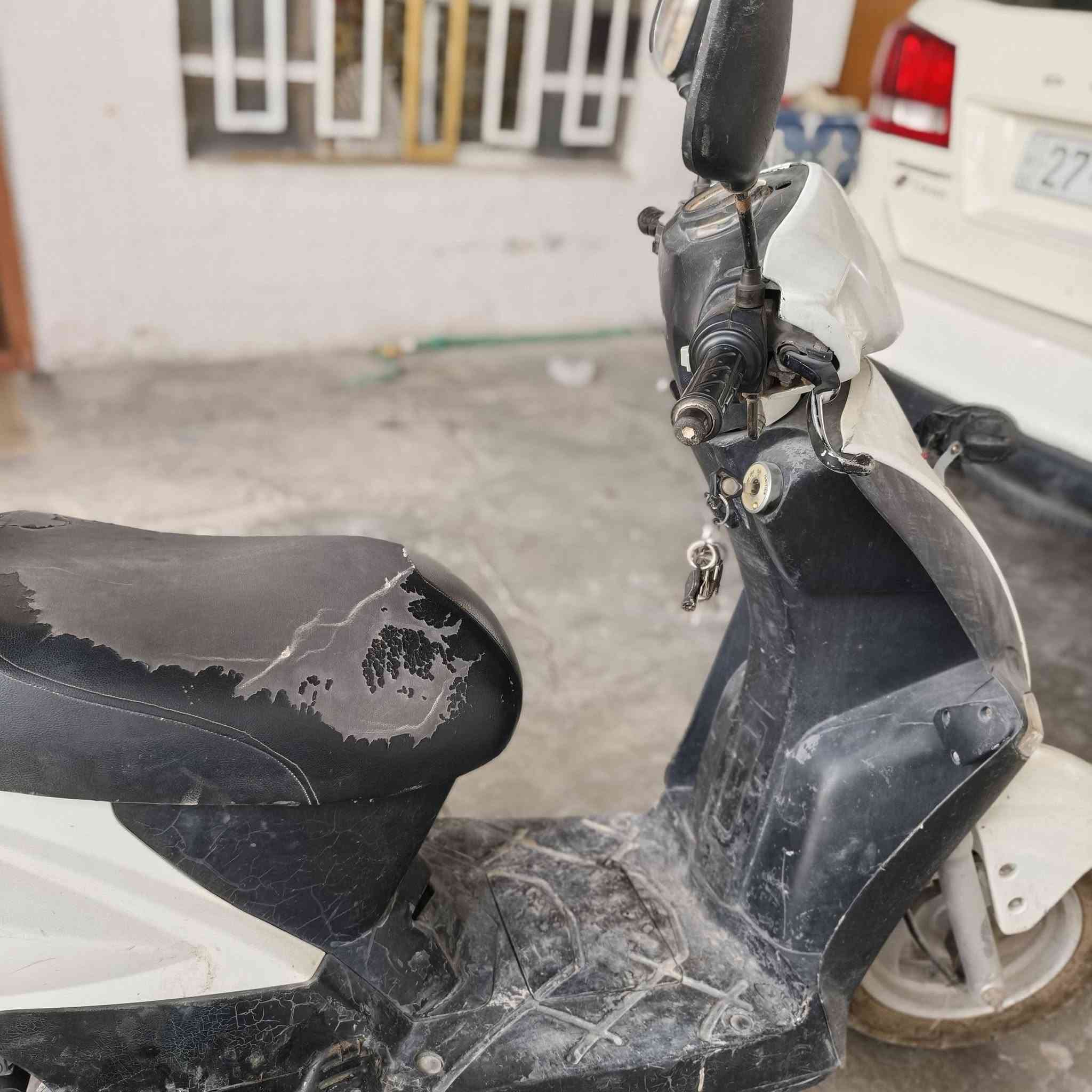 سلام عليكم 

دراجة كومكو كوري نضيفه 

للبيع سعر 300 
 

تفاصيل اكثر خاص

للتواصل 
***********
