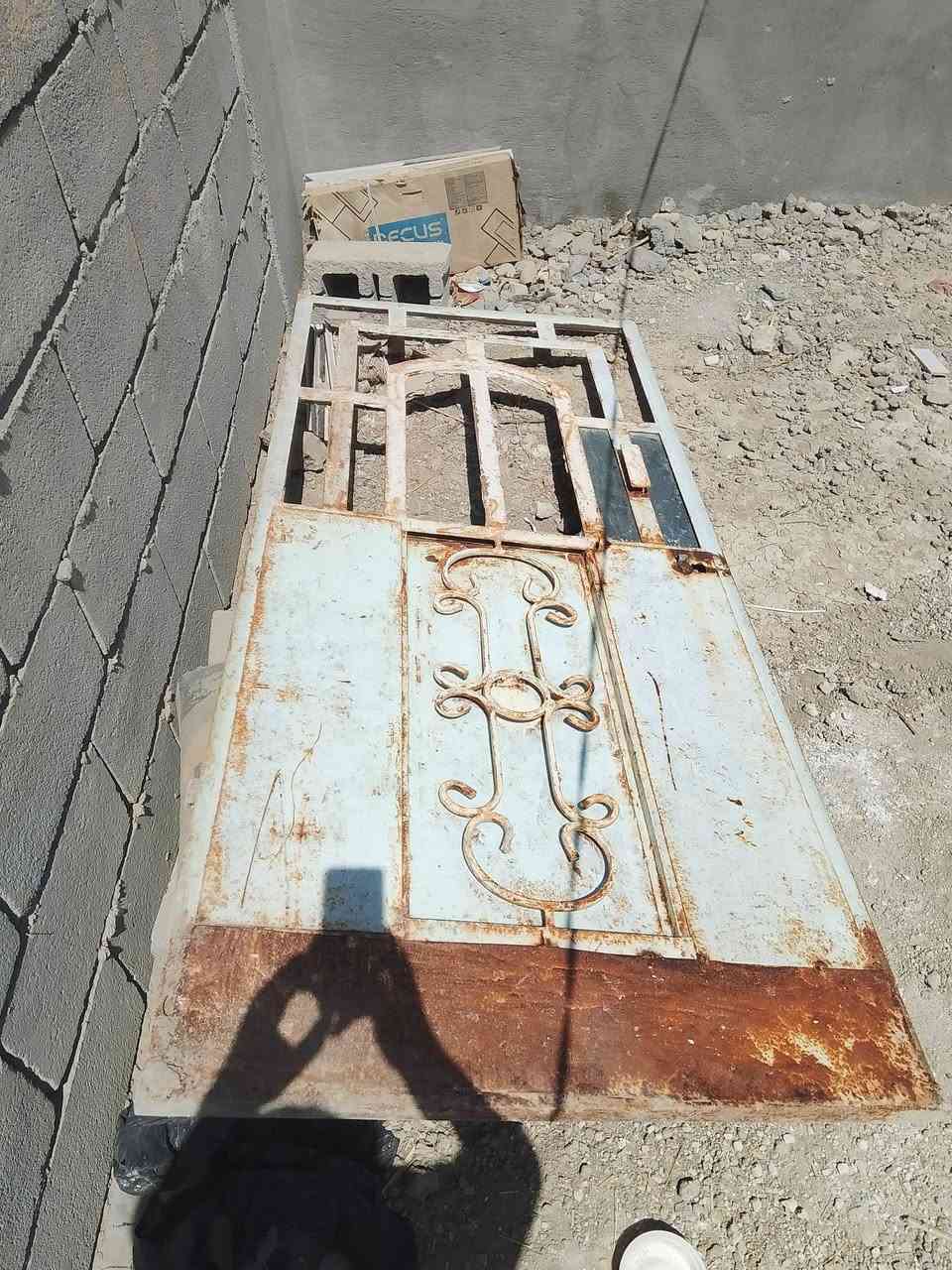 سلام عليكم باب حديد الثقيل للبيع الاصلي القديمات مكان سوك الشيوخ الحكيكه الشراي يتصل
الرقم ***********
