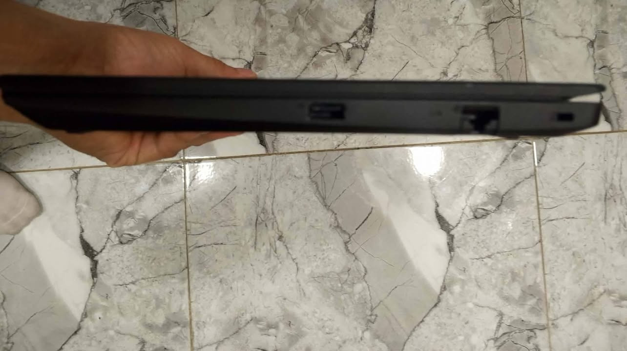 LENOVO 
CPU: Ryzen 5 5600U  معالج قوي 
يعادل جيل 12

مناسب للالعاب والبرامج الهندسيه 

RAM: 8 GB DDR4

HARD: 256 GB SSD

GPU: Graphics. Integrated

AMD Radeon 4 GB

SCREEN: 14" HD

COLOR: BLACK
نظافه عاليه 95% 

لاستفسار واتساب ***********
