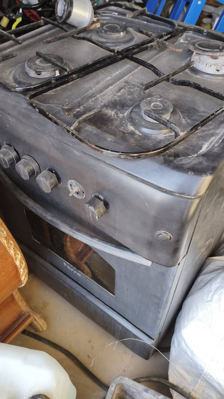 طباخات 2 مستعمللت هواي واحد ابو 5عيون واحد 4عيون وغساله شغاله بس كشرها تعبان للاستفسار الاتصال على الرقم ***********واتساب متوفر
