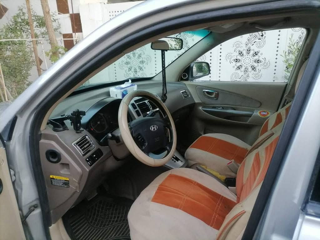 هۆندای ​تۆکسۆن (٦ پستۆن) - خاوێن و بێ مەسرەف
​مۆدێل: 2007
​گێڕ: ئۆتۆماتیک
​مەکینە: 6 پستۆن (مەکینە گەورە)
​دۆخی گێڕ و مەکینە: بەشەرت، بەبێ کێشە
​بۆیاخ: حیزام بۆیاخ، بەبێ ئەوەی ناوەوەی گرتبێت (ناوەوەی بەشەرت).
​بەڵگەنامەکان: سەنەوی، ڕەقەم، ژینگە و ڕێگاوبانی هەمووی نوێیە و دراوە.
​دۆخی گشتی: سەیارەیەکی تەواو خاوێن و بێ مەسرەفە، ماڵی دۆستە.
​شوێن: کەلار
​نرخ: 73 وەرەقە (لەگەڵ معامەلەیەکی کەم)
​ژمارەی پەیوەندی: *********** كالار, السليمانية
