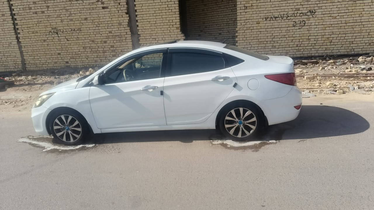 السلام عليكم سياره اكسنت موديل2015موصفات فول محركه1600مامفتوح مكفول سياره بيهه جملغ امامي مفتوح والباقي كفاله عامه الرقم بغداد بسمنه سنويا2030 الرقم لهاتف*********** مكان سياره سماوه السعر95وبيه مجال ترهم مراوس او بيع
