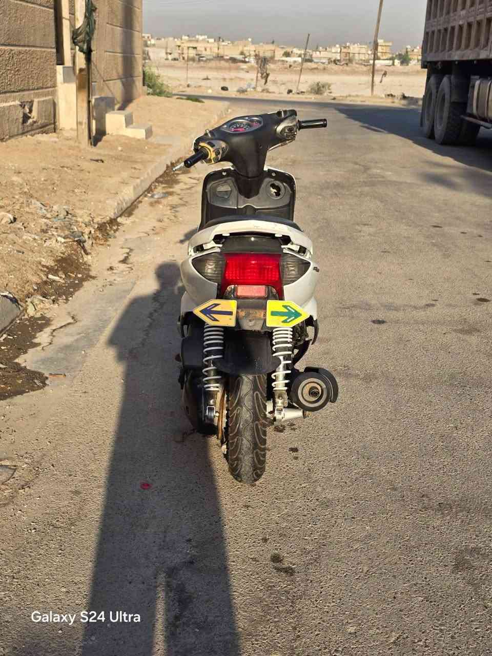دراجه سكنس نثيه للبيع التواصل *********** المكان بغداد العبيدي
الدراجه نضيفه بلاديه من طول لطول كهربائيات كلها شغاله
