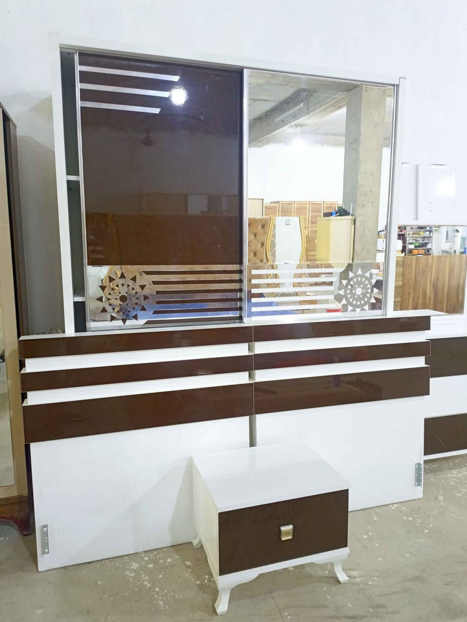 غرفة نوم شبابي دبل سيسم سعرها فقط 280 عنوان كركوك الشراي يخابر 
*********** كركوك, العراق
