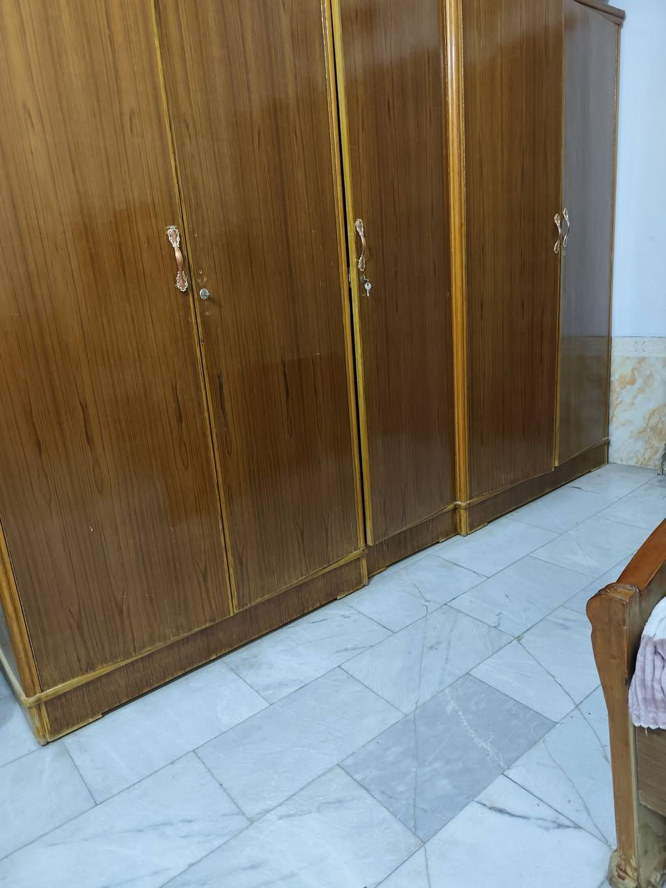 غرفة خشاب خمس بيبان نظيفة جدا تسگام مشرينها ب 3وحاليا
عارضينها بسعر اخو البلاش ...وكذلك كاونتر تسكام المنيوم ومرمر وساحبة دهون وياه 
أيضا بسعر مناسب...الخاص مفتوح وكذلك 
واتساب ***********

