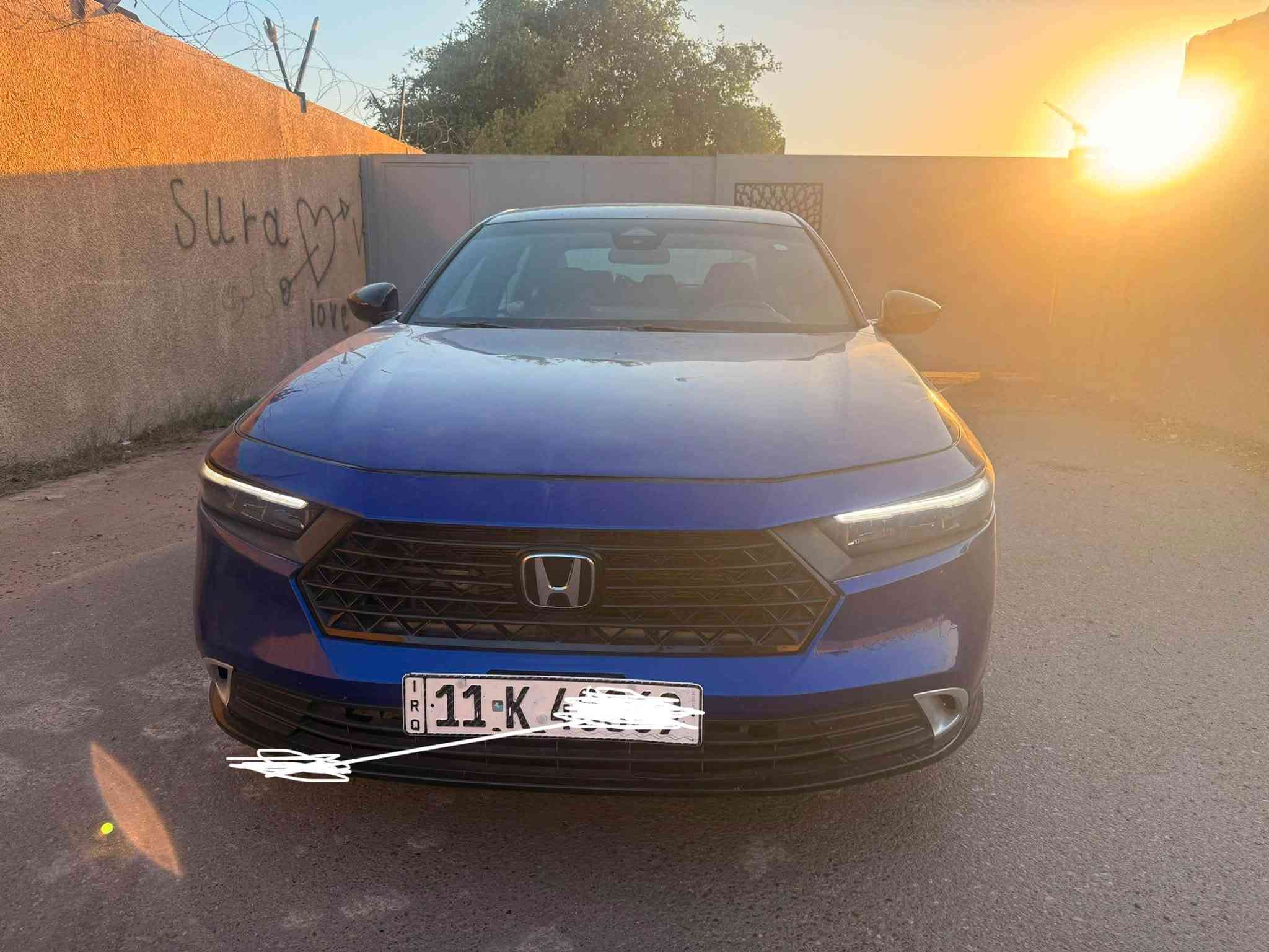 السلام عليكم هوندا اكورد هايبرد فول مواصفات حساسات رادارات خلفيه  موديل جانبيه 2023
كير محرك صدر كهربائيات كله مكفوله
السياره بيه اربع قطع 
مكان السياره بغداد 
داخل مخمل
رقم بغداد  بسمي
مكان حي الجامعه 
السعر165 وبيه مجال بسيط
***********

نص مكتوب في الصور:
- إرسال رسالة...
- 3 / 13 bid.cars
- 4G 3:50 5 / 13 bid.cars