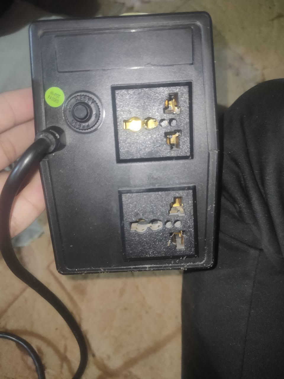 جهاز UPS شغاله للبيع قيم واخذ مكاني الاصمعي الجديد واتساب***********
