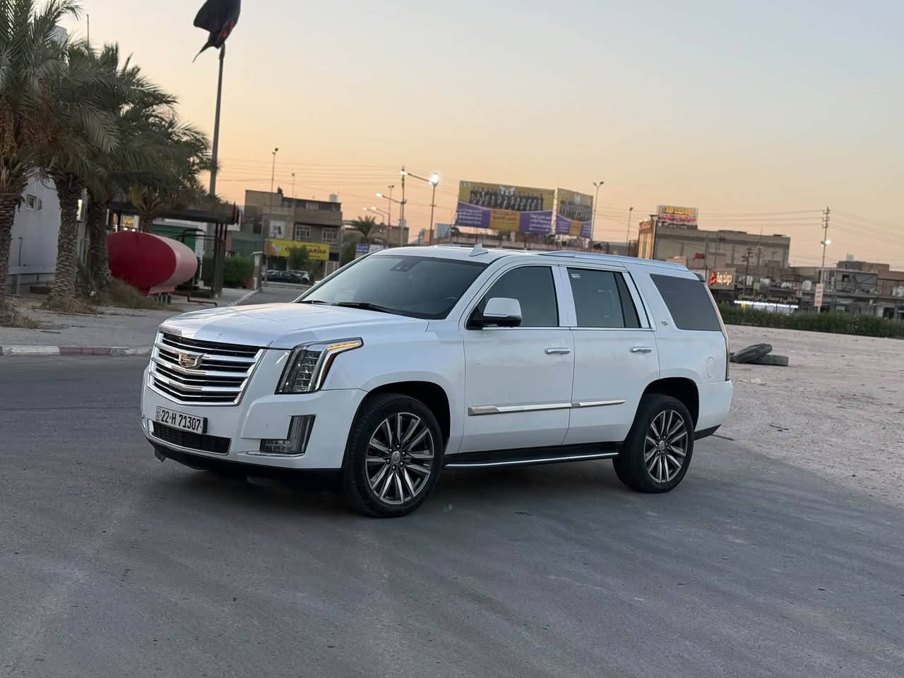 السعر 238🌹
بيع او مراوس 

كديلاك سكالد 2020 اصل( بتره ) مو طويله
فوول اعلى فئه 

رقم أربيل انكليزي بأسمي شخصياً
تحويل او وكاله حاضر 

السياره كير مكينه حداديه. صيانه كامله. من الدعاميه لدعاميه. وما مشتغله خط نهائياً
استخدام شخصي 

ماشيه 100 الف Km حقيقي مو (mi)

لد امامي. مميز.  لايت 6 عدسات زنون 
كشن مساج. 
جميع الكشنات. كهرباء  
4 شاشات 
بانوراما
داتاشو 
كشن رجاج
5 بصمات
تشغيل بعد 
جنطه ذكيه 
مكينه 8 سلندر  6200 
مري شفط 
شاحن. 
وباقي الموصفات المعروفه لسيارة 
لا تعد ولا تحصى

محرك وكير وحداده وتبريد مكفولات
تخم تاير جديد 
بيه ويل مال 2024 حجم 22 جديد اصلي

اخوان السياره بيه صبغ بدون ايرباك شرط
شواصي ولغود وتكم كفااله
بجم كبس ع وضع الشركه

جاهزة وبدون نقص وبلعافيه ع الياخذها 🌹

السعر 238🌹
بيع او مراوس 

***********
مكاني النجف / الكوفه
