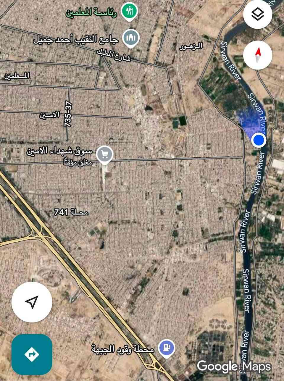 🏡 بيت زراعي متكامل للبيع - بغداد / الأمين الثانية (خلف السدة)
السعر: 350 مليون دينار عراقي قابل للتفاوض(شامل كافة الأثاث).  
 سبب البيع: السفر.  
المساحات والنوع:
 نوع العقار: بيت زراعي (طابو 25).  
 مساحة الطابو: 480 متر مربع.  
 مساحة الأرض الشاطئية (التشجير): 500 متر مربع.  
 مساحة البناء: 200 متر مربع.  
التفاصيل الداخلية للبيت:
 الحدائق: 3 حدائق واسعة.  
 الاستقبال: صالة كبيرة بمساحة (12 × 😎 متر.  
 عدد غرف النوم: 3 غرف بأبعاد مختلفة:  
 غرفة (5 × 4) متر.
 غرفة (3.5 × 4) متر.
 غرفة (2 × 2.5) متر.
 المطبخ: (3 × 3) متر.
 الصحيات: 2 (داخلي وخارجي).  
الملحقات والخدمات:
 المنظومات: ماء إسالة + ماء بئر رئيسي + منظومة تصفية مياه كاملة + كهرباء سحب.
 الكراج: كراج سيارة واسع بمساحة (12 × 3.5) متر.  
 المخزن: مخزن/محل خارجي بمساحة (4 × 4) متر.  
📞 للتواصل والاستفسار: [***********]
