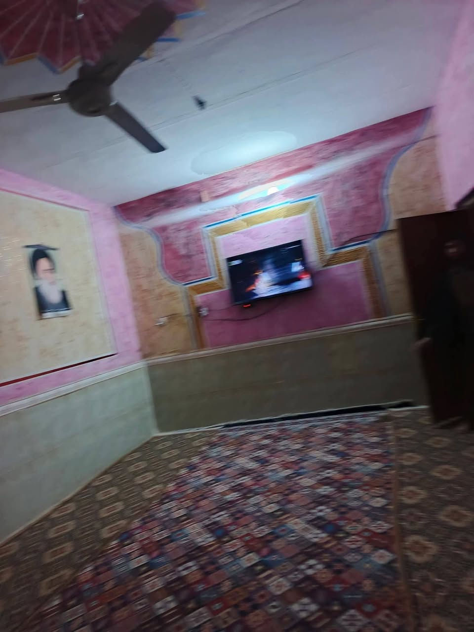 ياالله
سلام عليكم
البيت البيع طابو صرف
مساحه البيت ((200)) متر 
الماجديه سيد عاشور قرب ٤ سايدات سيد جميل
يحتوي على استقبال وصاله ومطبخ وغرفتين نوم
وصحيات داخلية وصحيات خارجية وساحه
سعر البيت ((88)) وبي مجال
استفسار اتصل بل أرقام تأليه
((***********)) ((***********)) 
اخوكم أبو عراق......
