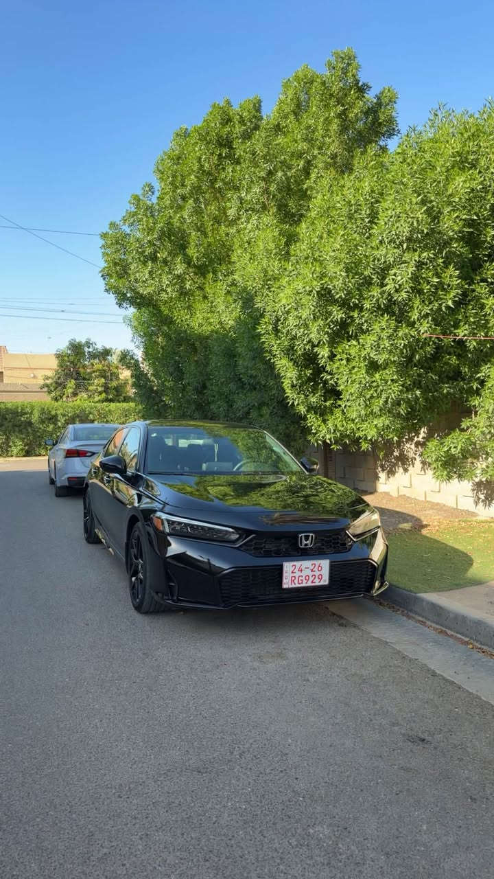السلام عليكم
للبيع هوندا سيفك سبورت هايبرد موديل 2026 كلين تايتل بدون صبغ 

Honda Civic Sport Hybrid 2026

إذا تدور على سيارة تجمع بين القوة + التوفير + الشكل الرياضي هذا اختيارك الافضل 

ملاحظة ( السياره كلين تايتل بدون صبغ فقط بارد بالجاملغ الخلفي و بقبق الجنطه.  يعني السياره بيها فقط بارد على كد شبرين 

موديل: 2026  يجي بيها بصمتين 🔑
ماشيه : 9500 ميل اخت الزيرو
 فئة: Sport Hybrid (أعلى فئة رياضية هايبرد)
 قوة: 200 حصان — أداء قوي وسحب ممتاز
⛽ صرفية: اقتصادية جداً 
 كير  أوتوماتيك e-CVT ناعم جداً
 دفع أمامي (ثبات عالي + قيادة مريحة)

✨ المواصفات الكاملة:
✔️ شاشة كبيرة + Apple CarPlay & Android Auto
✔️ كاميرا خلفية + حساسات أمامية وخلفية
✔️ مثبت سرعة + نظام الحفاظ على المسار
✔️ وضعيات قيادة (Sport / Normal / Eco) 
✔️ فتحة سقف
✔️ جنوط رياضية 18 إنج
✔️ تشغيل بصمة + دخول ذكي
✔️ نظام Honda Sensing (أمان متكامل)

✔️ سيارة شبه جديدة بحالة الوكالة
✔️ هدوء + راحة + عزل ممتاز
✔️ شكل رياضي حديث يلفت النظر
✔️ بدون مشاكل نهائياً وجاهزة للفحص
✔️ عدد مفاتيح السياره 2 بصمتين 🔑

السياره رقم كاتي تترقم اربيل وبعد بيها 80 يوم تكدر تمشي بيها 

📍 الموقع: بغداد حي الجامعة 

📞 للتواصل: ( ***********)

🚨 ملاحظة: السيارة نظيفة جداً، ما تحتاج أي صرف…اخت الزيروو
