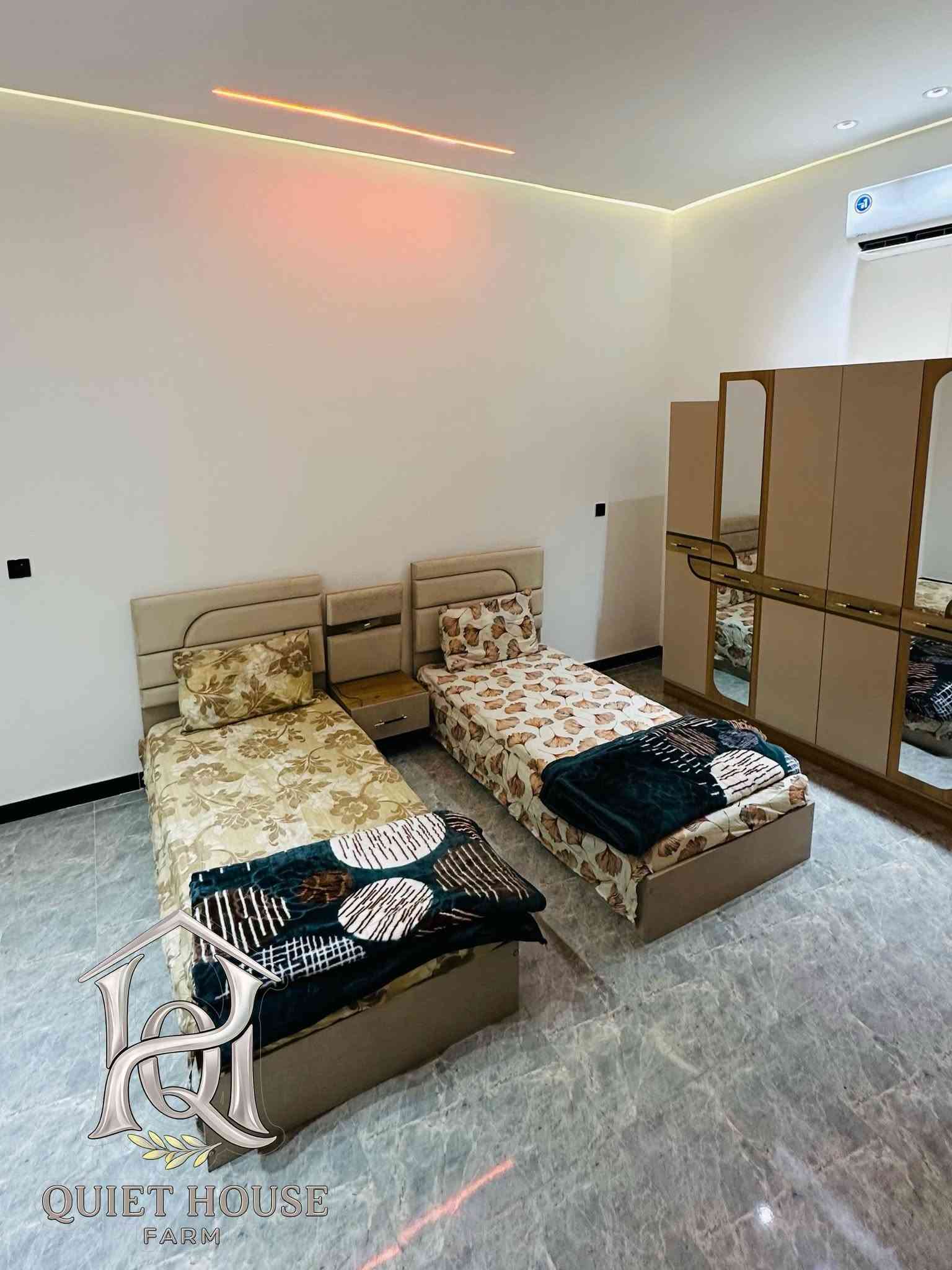 يتوفر حجز خلال ايام الاسبوع 
الموقع البوعيثة 📍 
للاستفسار ***********

نص مكتوب في الصور:
- QUIET HOUSE FARM
- QUIET HOUSE
- FARM