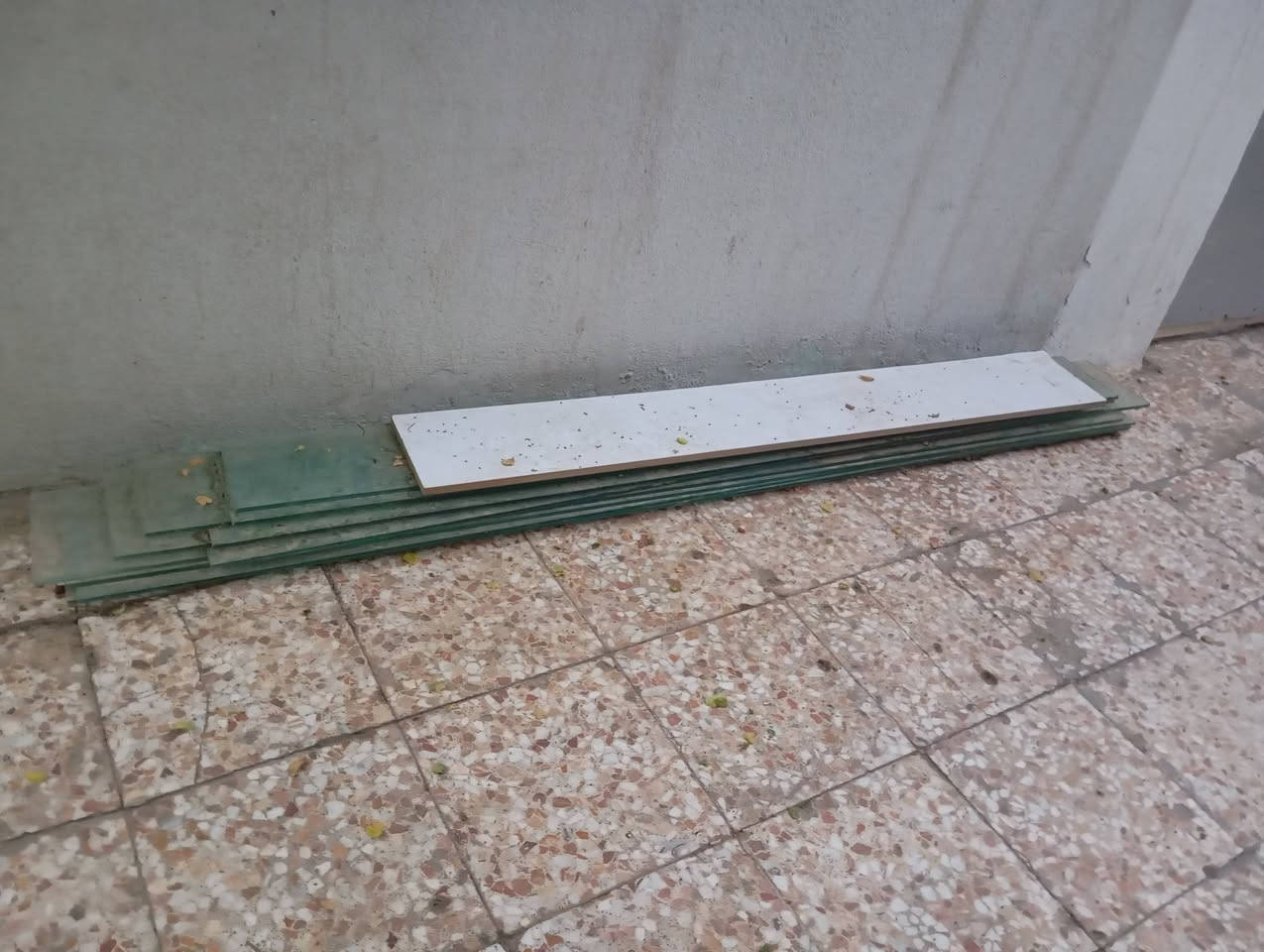 نجف • رفوف جام • فاترينات ٣