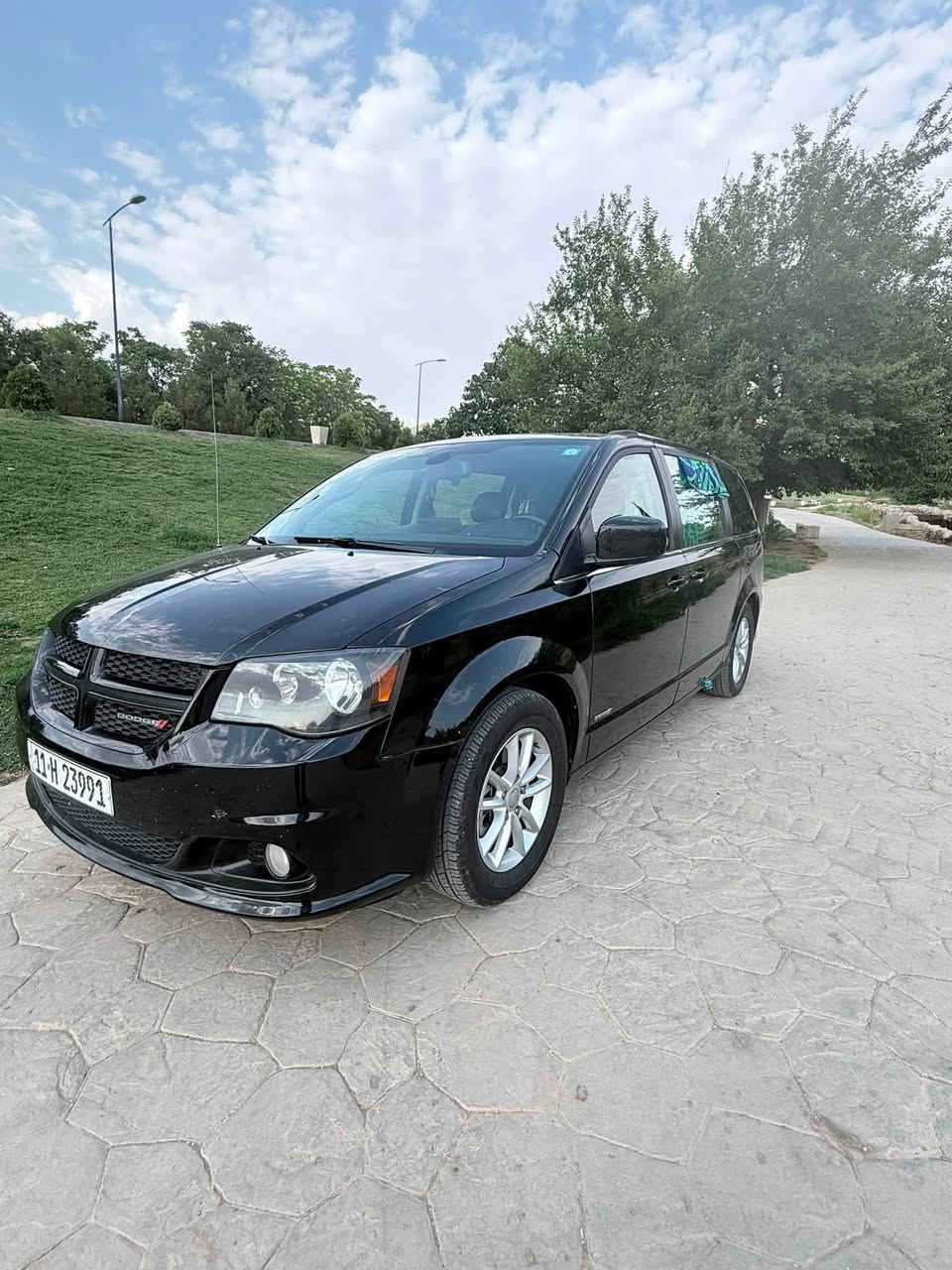 🚘 دوج كرفان 2019 | آخر إصدار 🔥
✨ Dodge Grand Caravan 2019 – XST
🚘 السيارة جاهزة وكاملة من كلشي، بدون أي نقص

🔹 المواصفات:
• مكينة 3.6L قوية واقتصادية
• 3 أبواب كهرباء
• جنطة كهرباء
• كرسي السايق كهرباء
• مقاعد جلد
• 3 شاشات وسطية
• منظومة غاز 80L
• كارت الصيانة الدورية الأصفر 🟡
• السيارة بيها قطعتين كلير
• البيبان الكهربائية والجنطة كهرباء
• الجاملغ الخلفي جهة السايق — مكان الحادث

✅ السيارة جاهزة وكاملة من جميع النواحي
💰 السعر: 173 ورقة
🔥 وبيها مجال للجادين

📍 المكان: بغداد
📞 للاتصال: ***********

🚗 للبيع والمرواس
