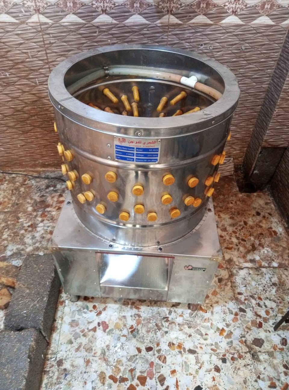 السلام عليكم الخوه الاعزاء غراض محل دجاج كامله للبيع مثل ماموضح امامكم يعني تاخذهن كبل تنزلهن وتفتح على باب الله. عنوان حله نيل قرب محطه لوسيم سعر 650وبيهن مجال. اللتصال ***********/***********
