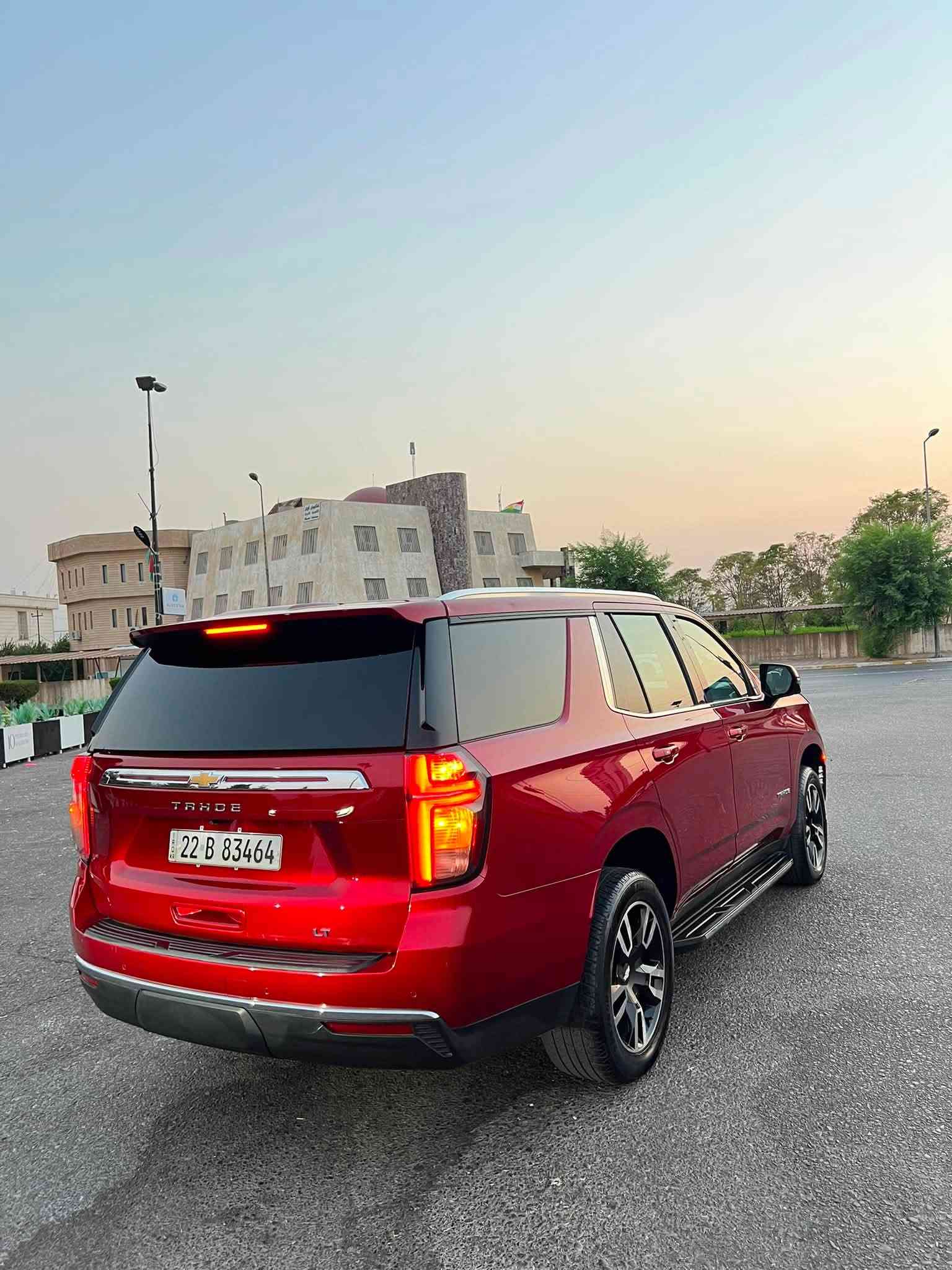 سلام عليكم
Chevrolet Tahoe Lt 2021
فرل مواصفات ١/١ 
قطعتين و نص صبغ سيارة 
بدون دواخل 
سيارة جديد مابي ربع دينار مصرف 
ماشي ٧٢ الف 
سعر ٣٥٣ ورقة مجال 
مكان اربيل 
واتساب ***********
