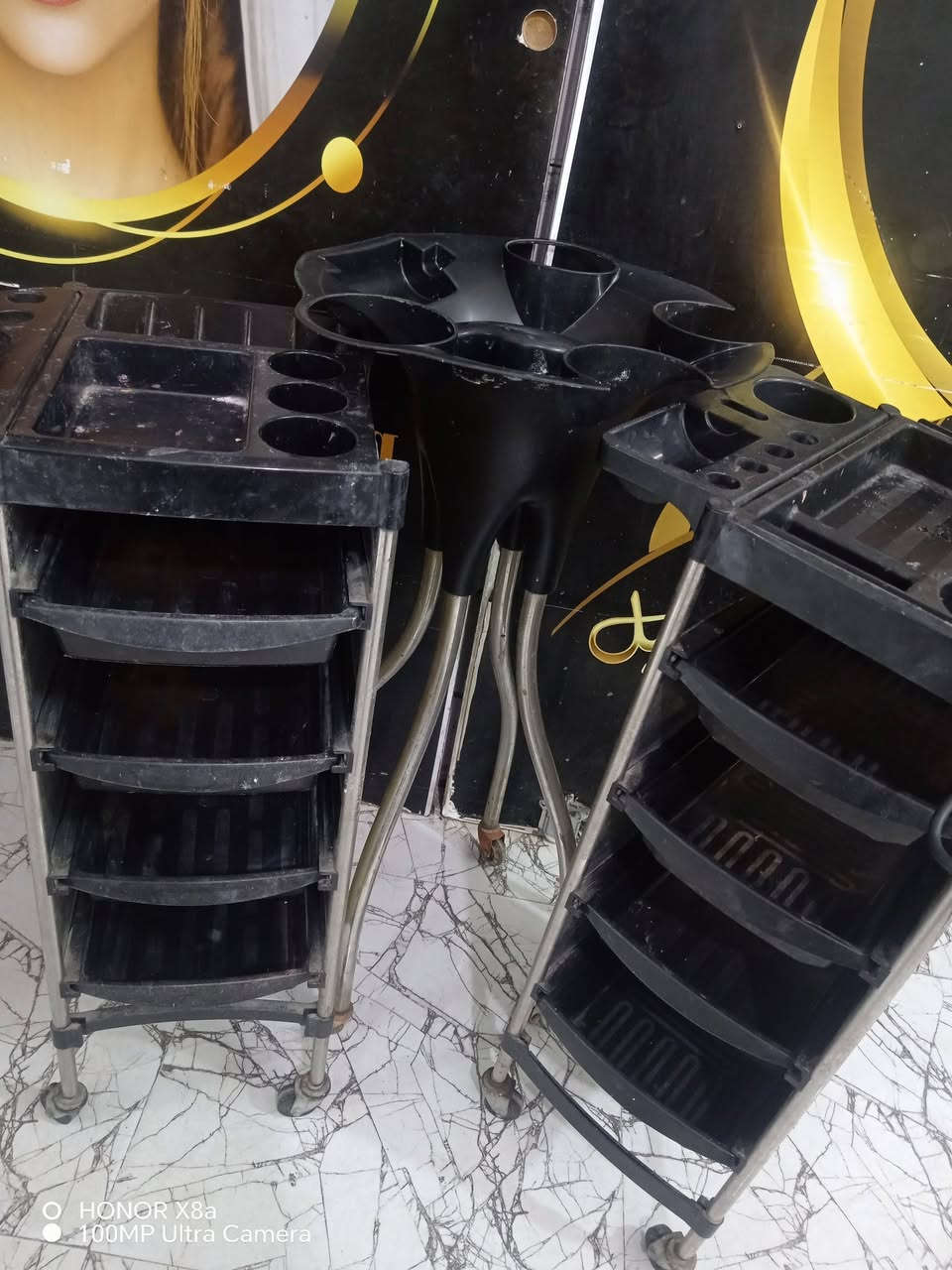 مرحبا عندي غراض البيع مستعمل بس نضيفات وبسعار مناسبه لي حاب يشتري خلي يتواصل على هذا الرقم *********** @إشارة
