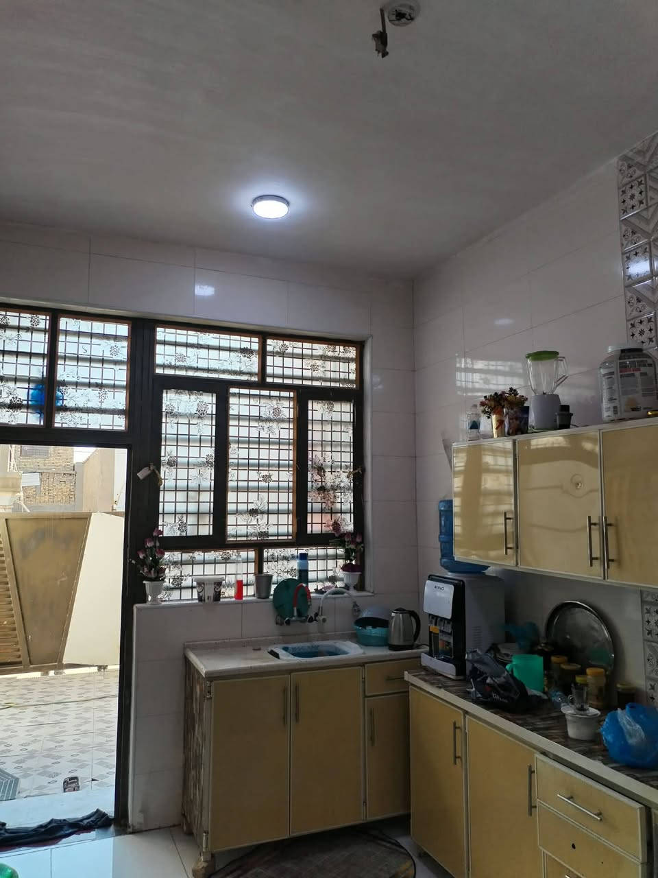 يتوفر لدينا بيت للبيع بمواصفات ممتازة:
📍 الموقع: [بابل / ابي غرق /حي المرتضى /قرب جامع امام المتقين ]
📐 المساحة: [150 متر مربع]
📐 الواجهة والنزال: [واجهة ٧ ومنص متر × نزال ٢٠ متر]
📜 جنس العقار: [طابو ملك صرف ]
​🛠️ تفاصيل ومواصفات البناء:
​عدد الطوابق: [طابقين]
​عدد الغرف ٤ غرف ثنين طابق ارضي و٢ طابق ثاني 
​حالة البناء: [بناء حديث درجة اولى ]

​📲 للاستفسار والتواصل:
📞 رقم الهاتف: ***********
📞 رقم الهاتف: ***********

