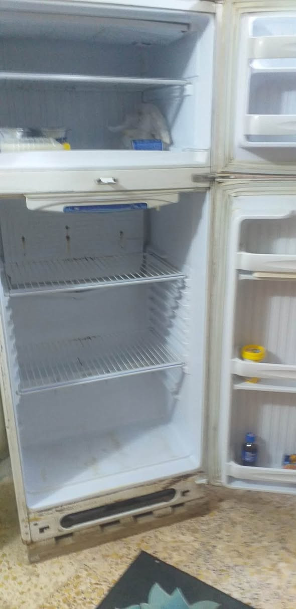 السلام عليكم مطور زائد كشر كلش نضيف سعره ٨٠ الف وبيه مجال
ثلاجه حجم كبير كلشي نضيفه على فحص شرط شغل سعره 200الف بيه مجال كلش بسيط مكاني حله بكرلي 
مكلف بل نشر ‭***********‬ رقم صاحبهن
